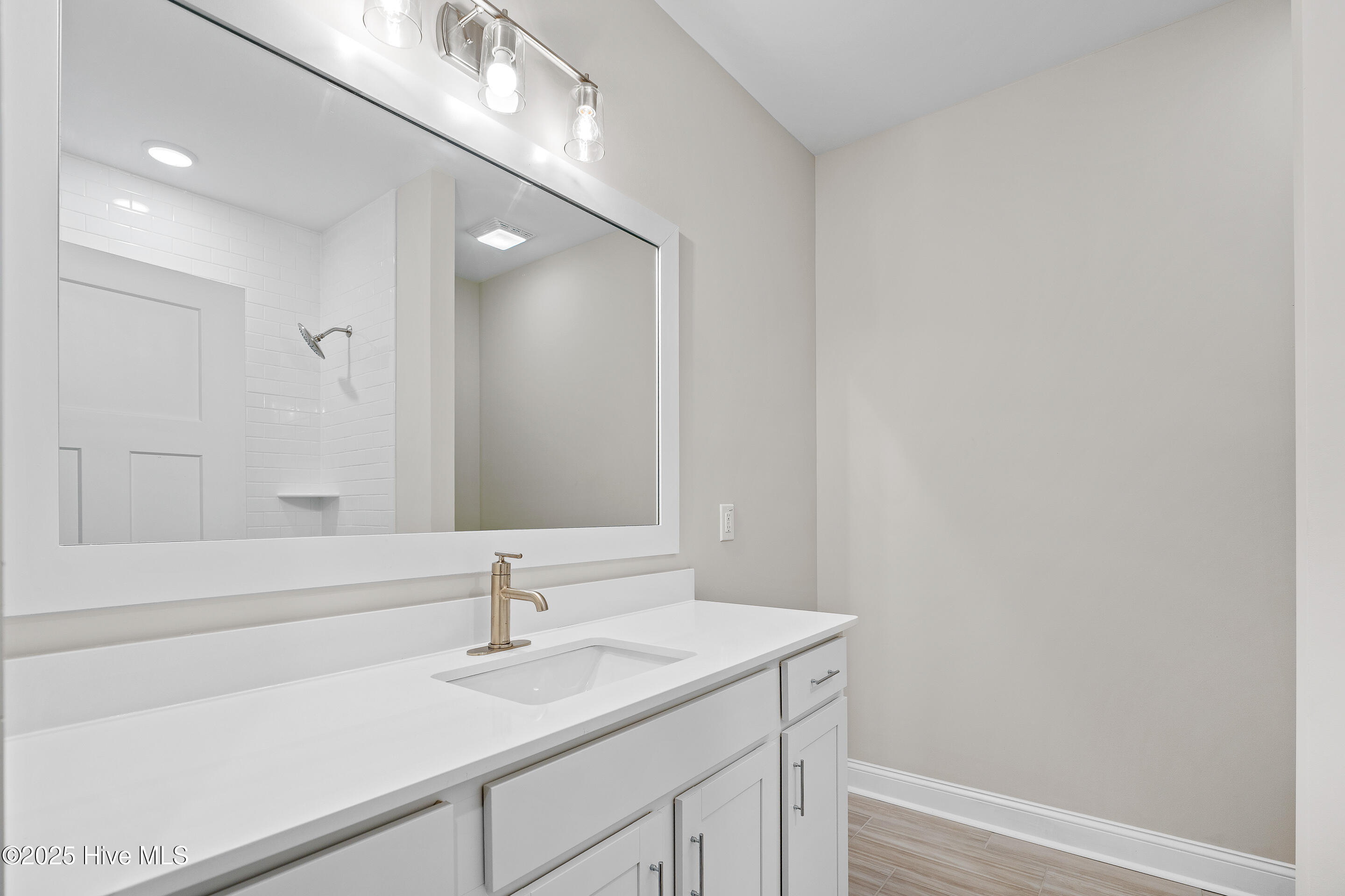 100501651 | Photo 19