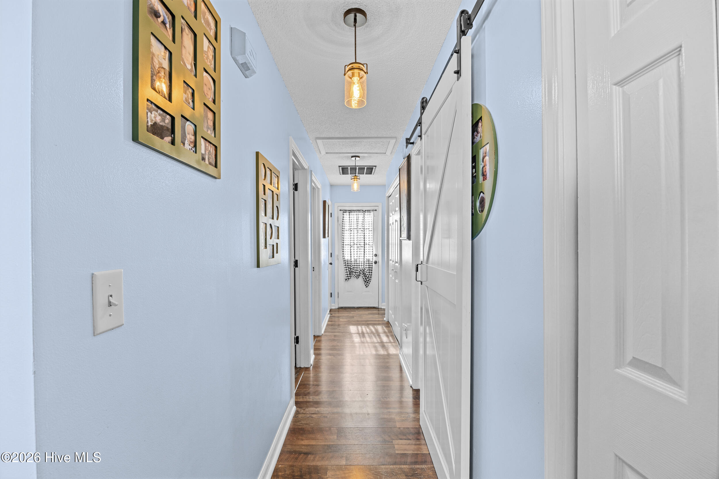 100549886 | Photo 17