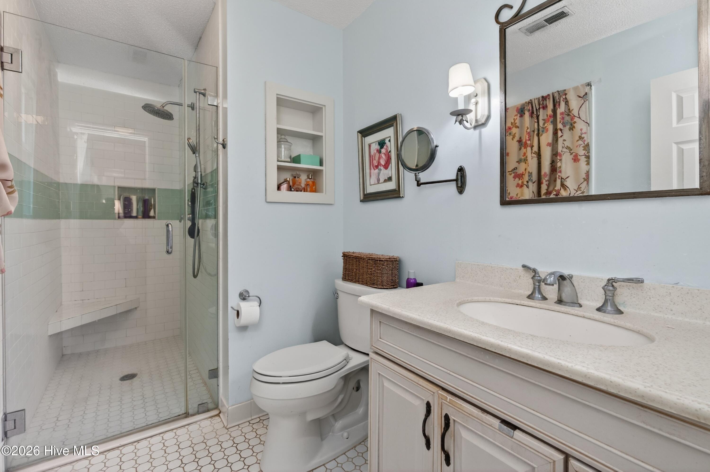 100569160 | Photo 32