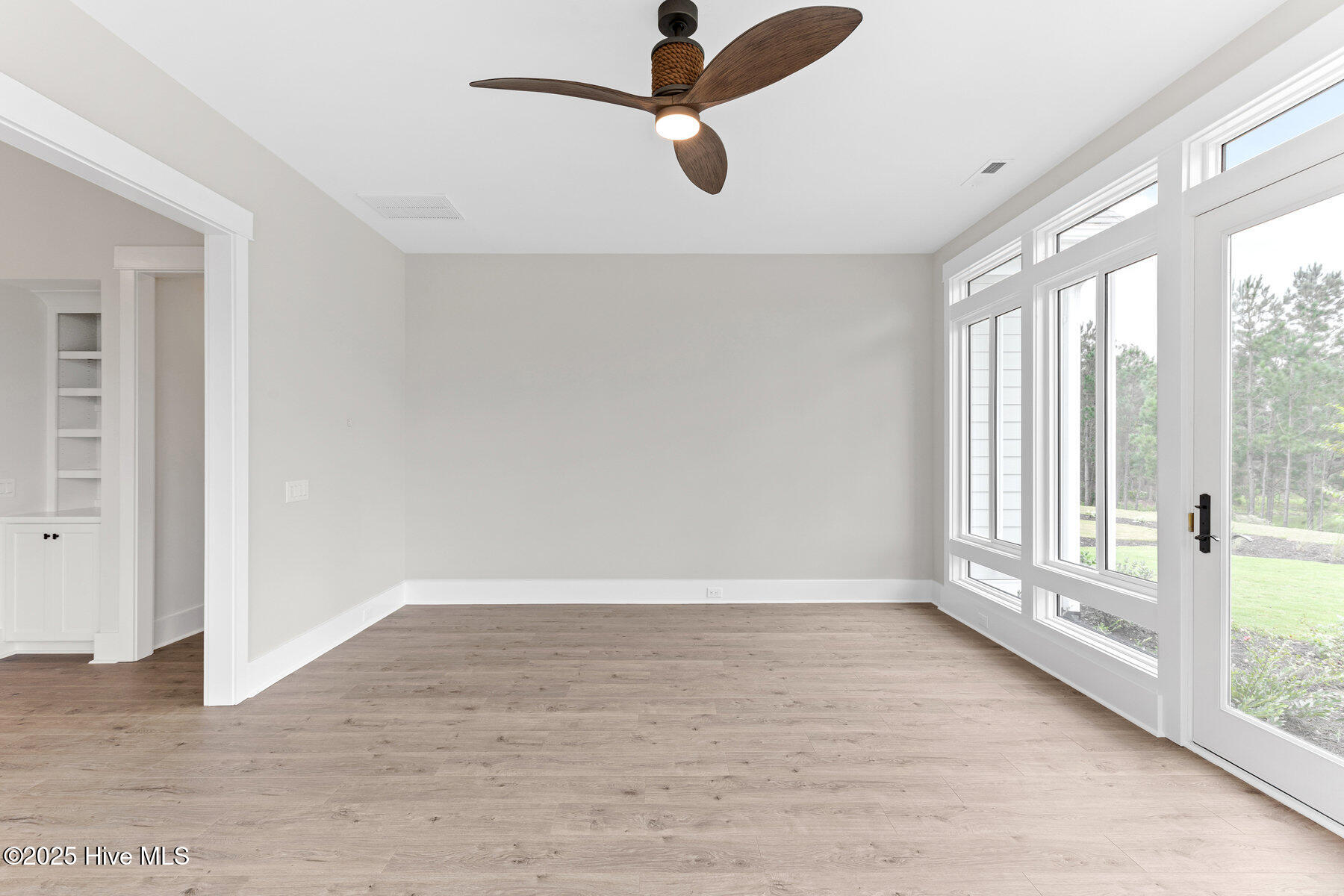 100533727 | Photo 15