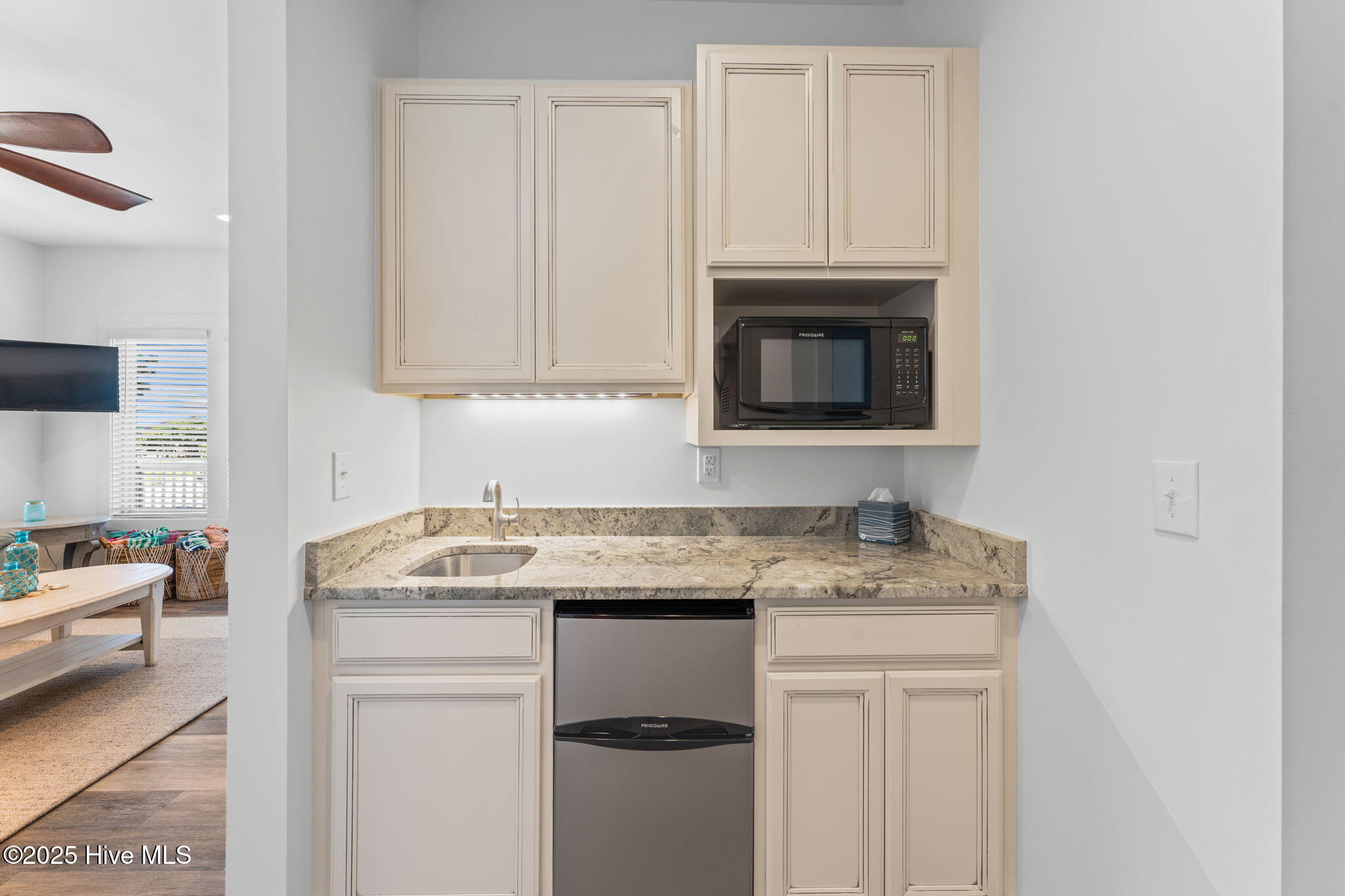 100514865 | Photo 54