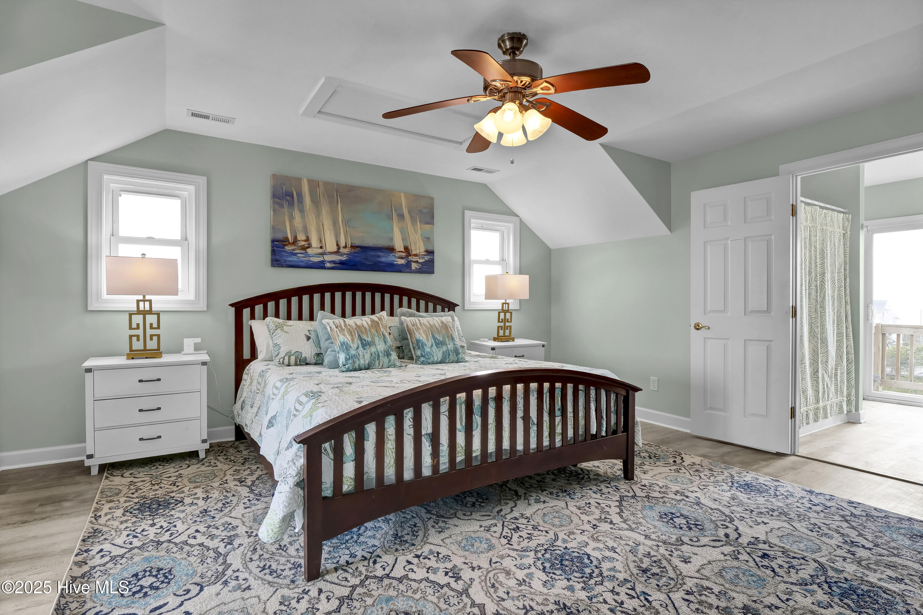 100534382 | Photo 16