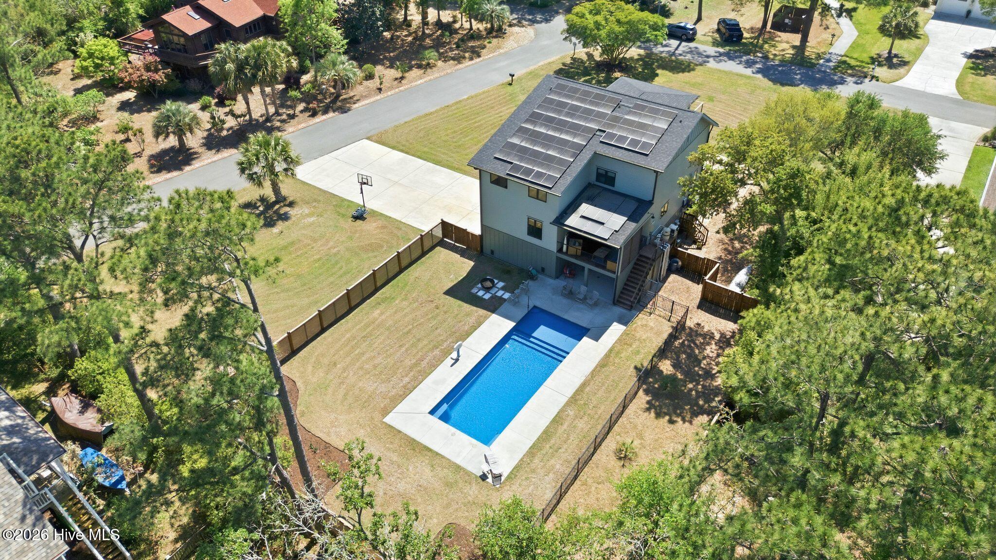 100568012 | Photo 92