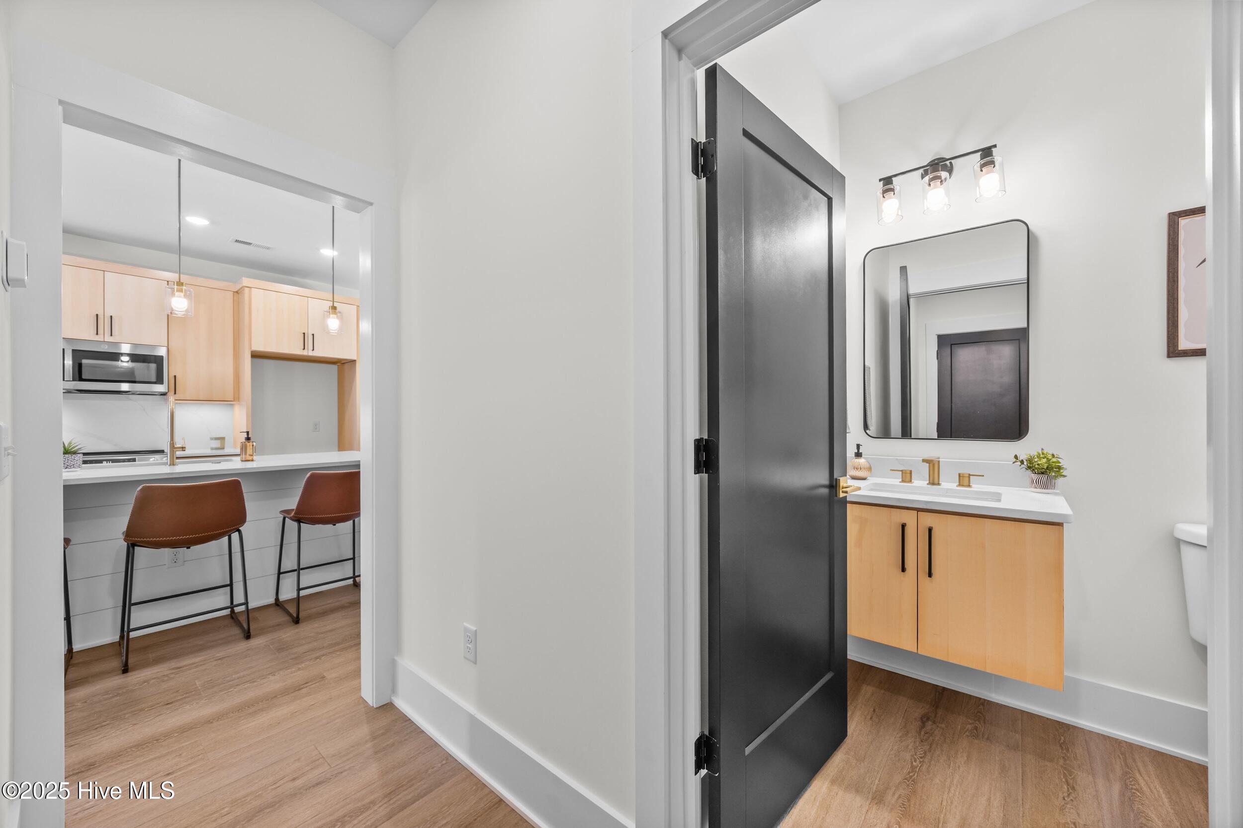 100546995 | Photo 11