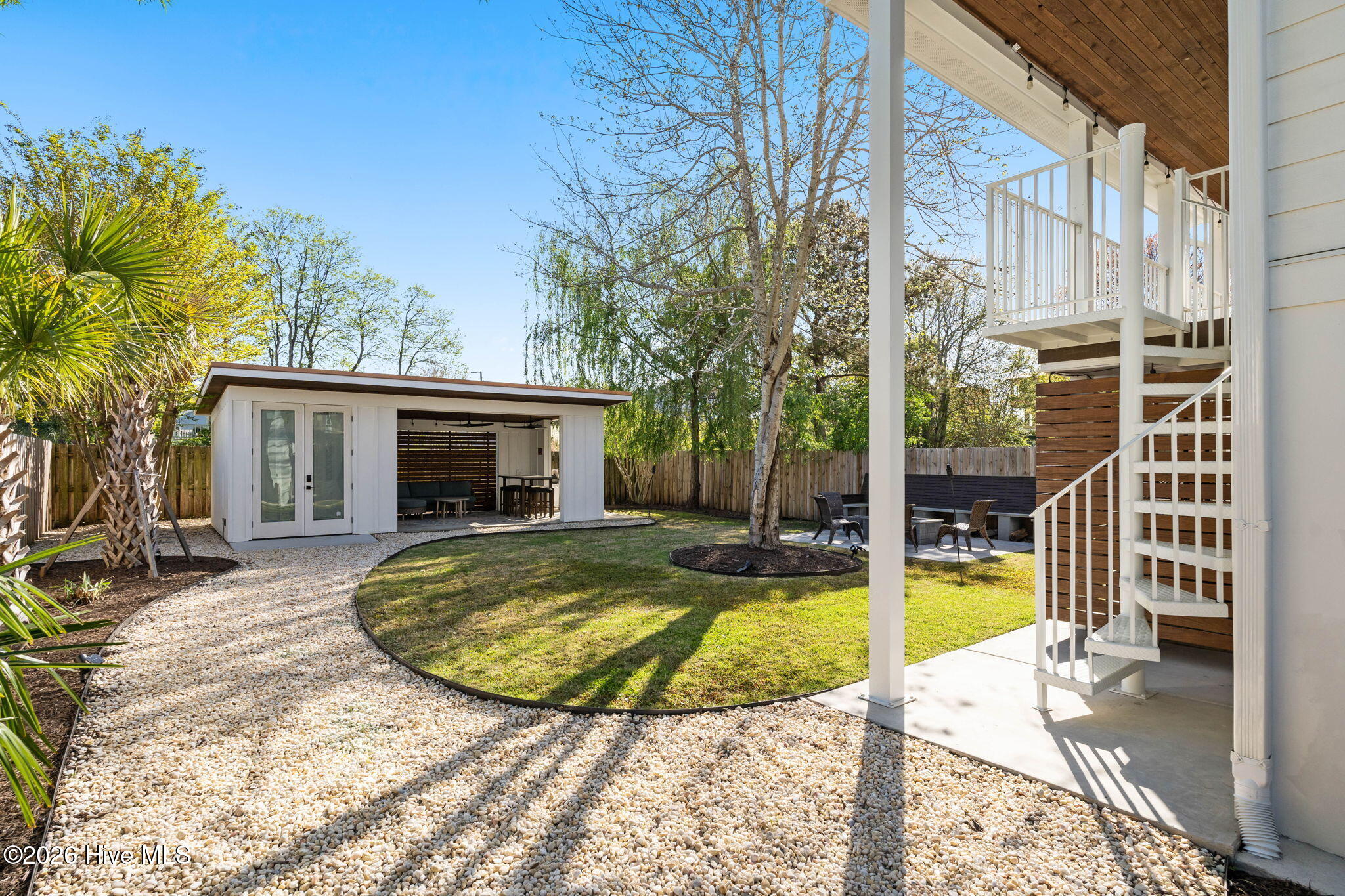 100565975 | Photo 30