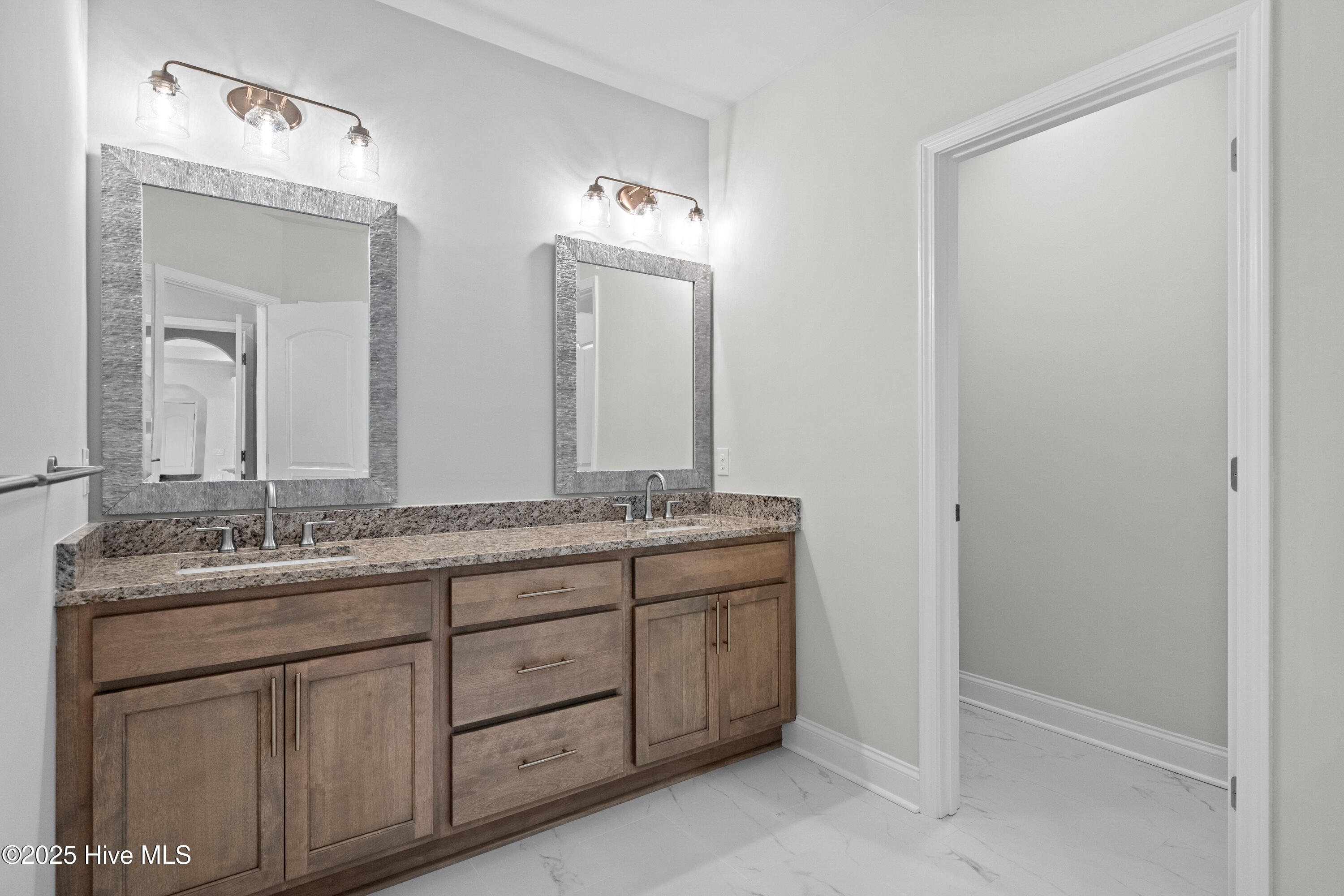 100499981 | Photo 31