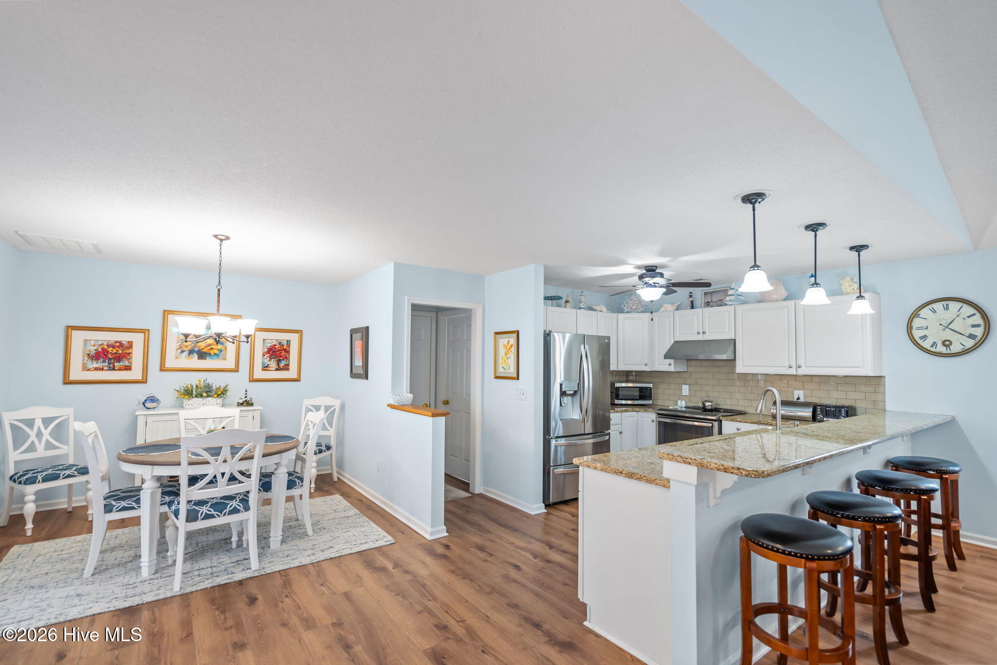 100557863 | Photo 14