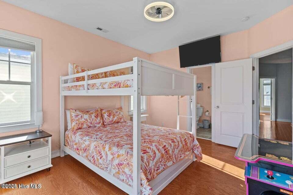 100570468 | Photo 34