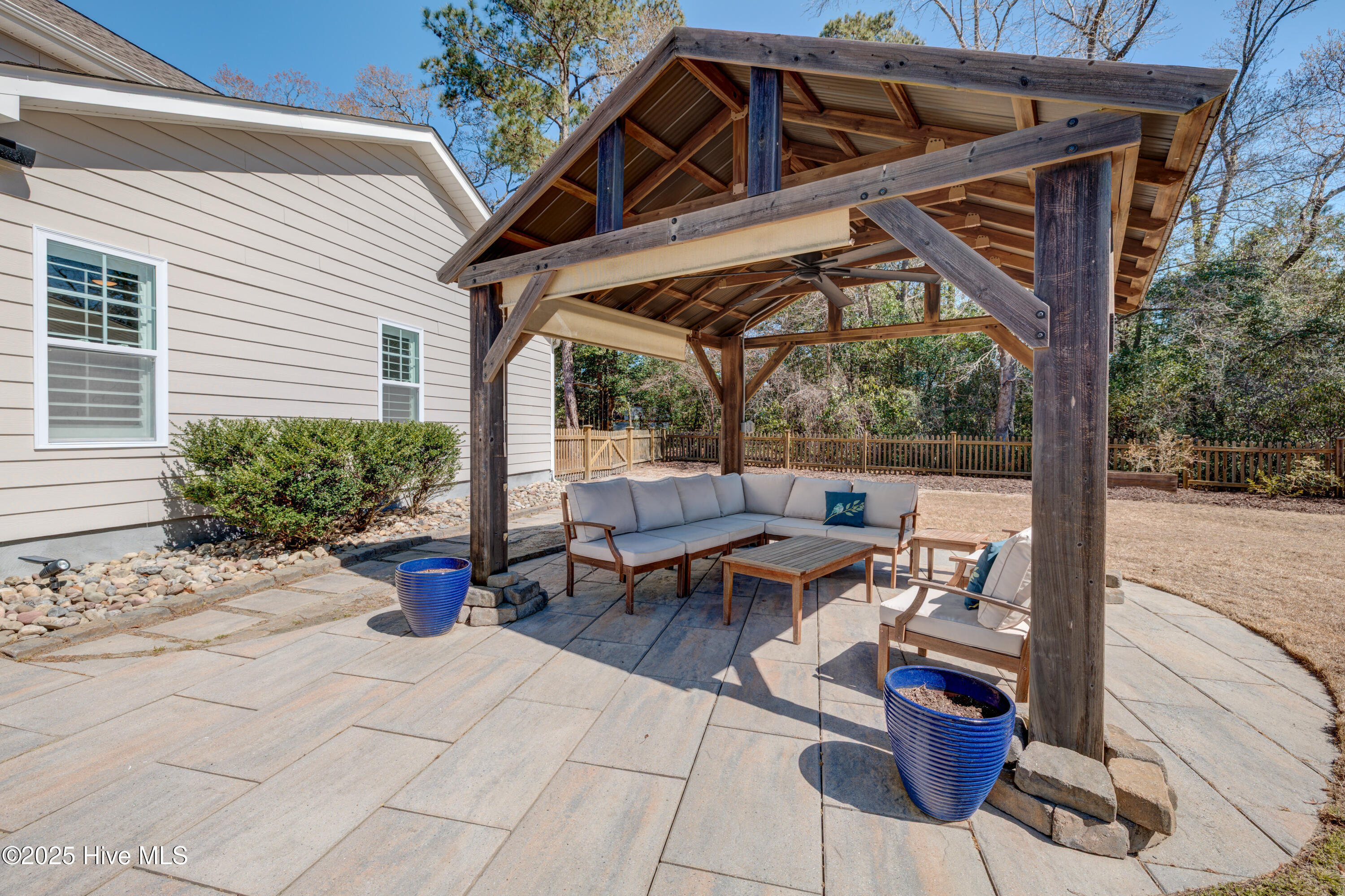 100496540 | Photo 64