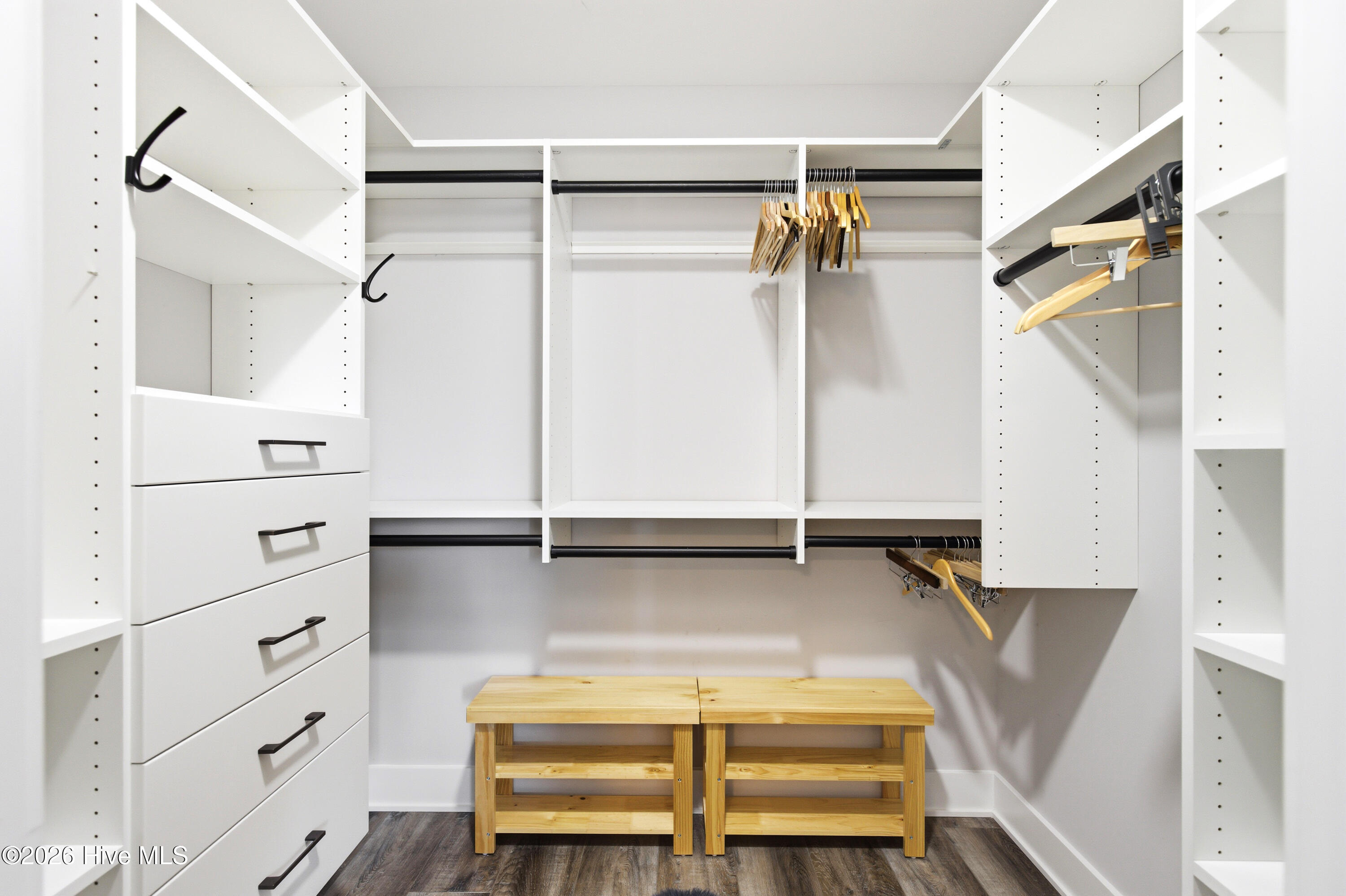 100564276 | Photo 36