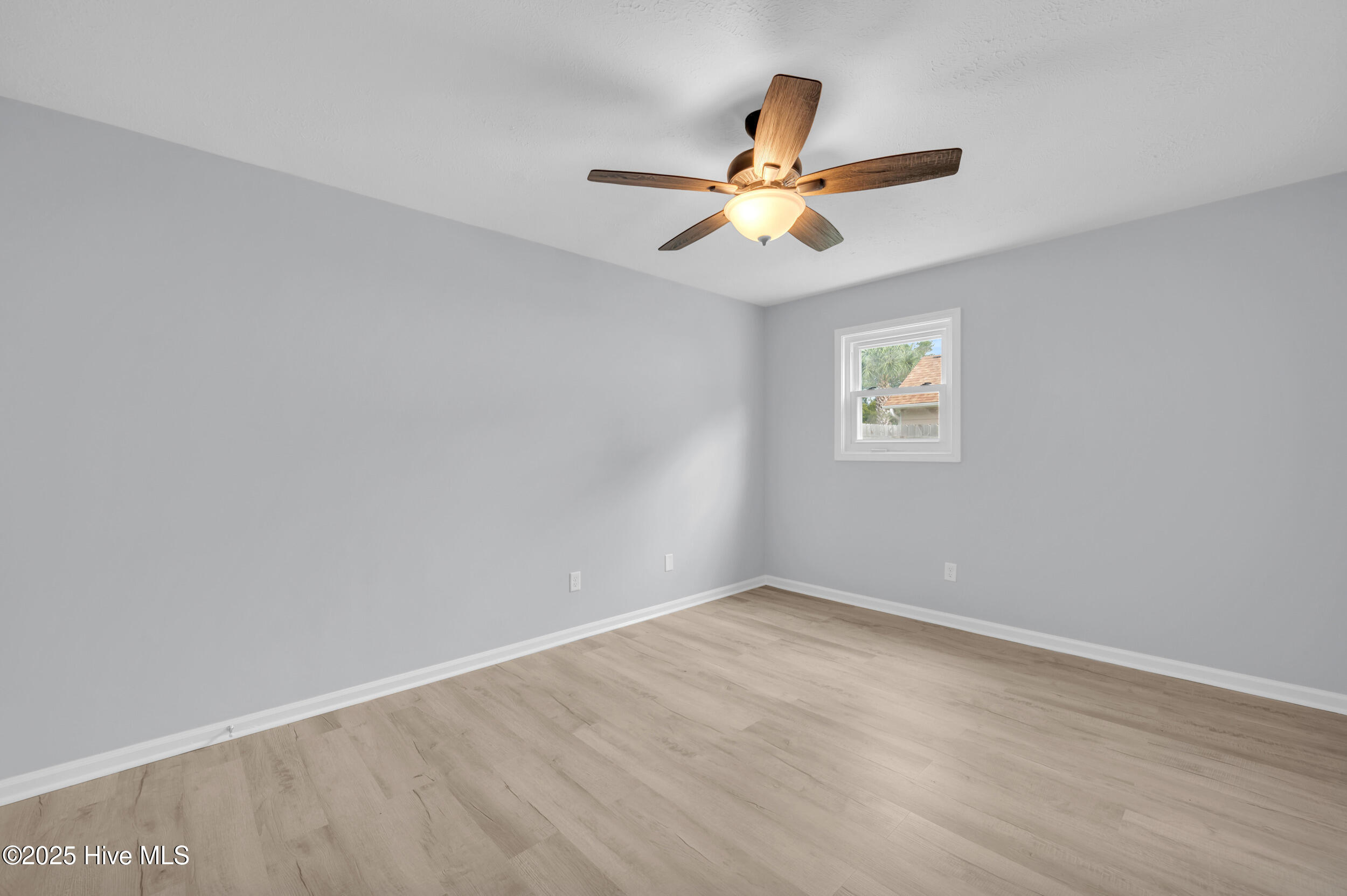 100535250 | Photo 16