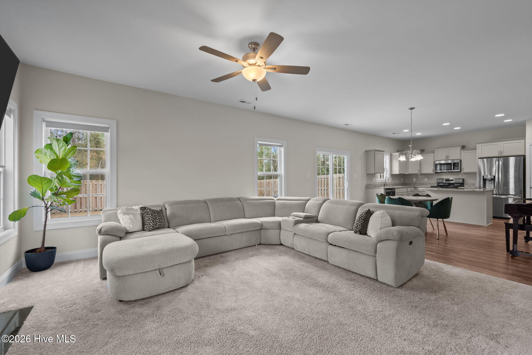 100549197 | Photo 19