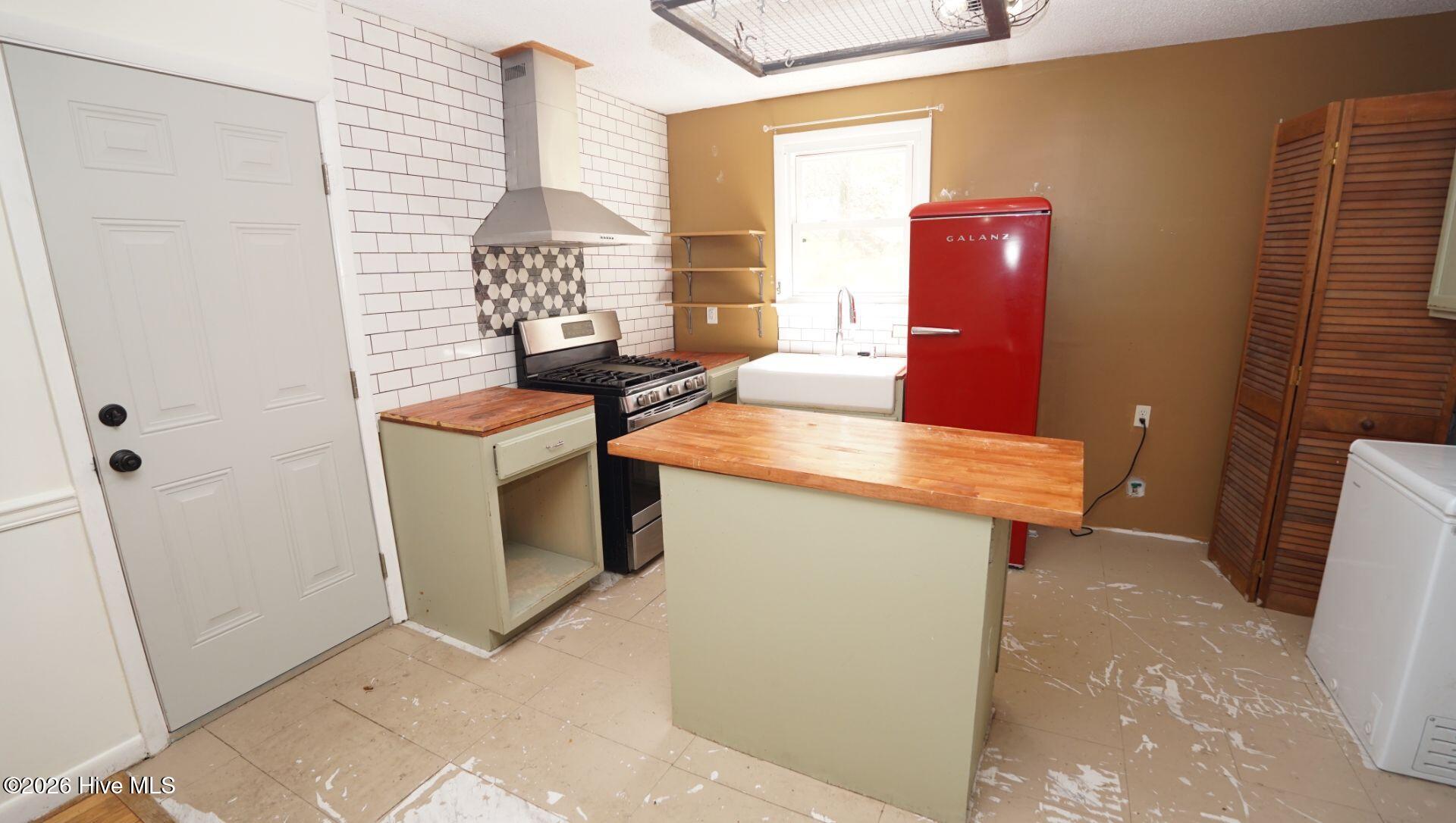 100566833 | Photo 13