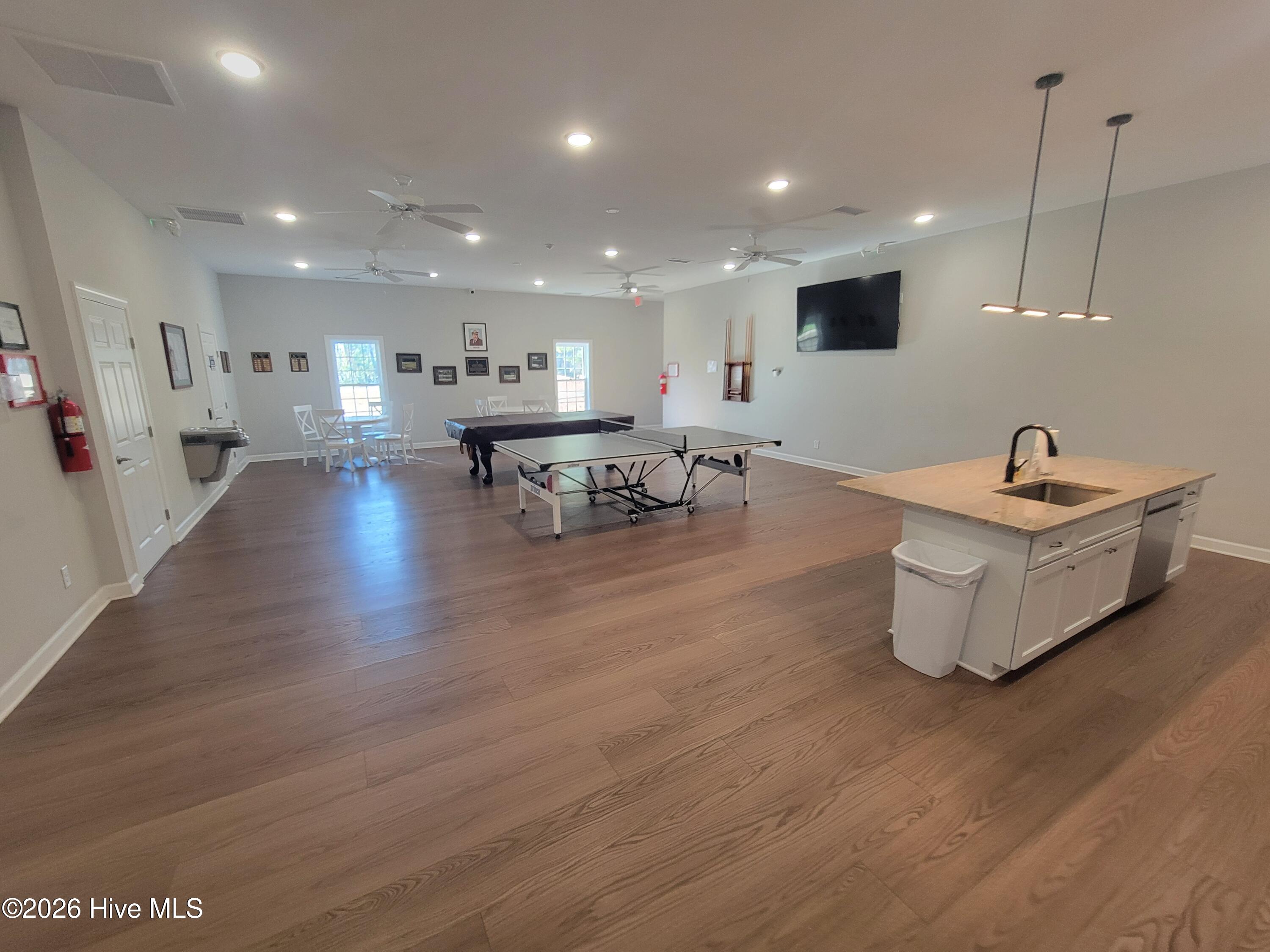 100549194 | Photo 54