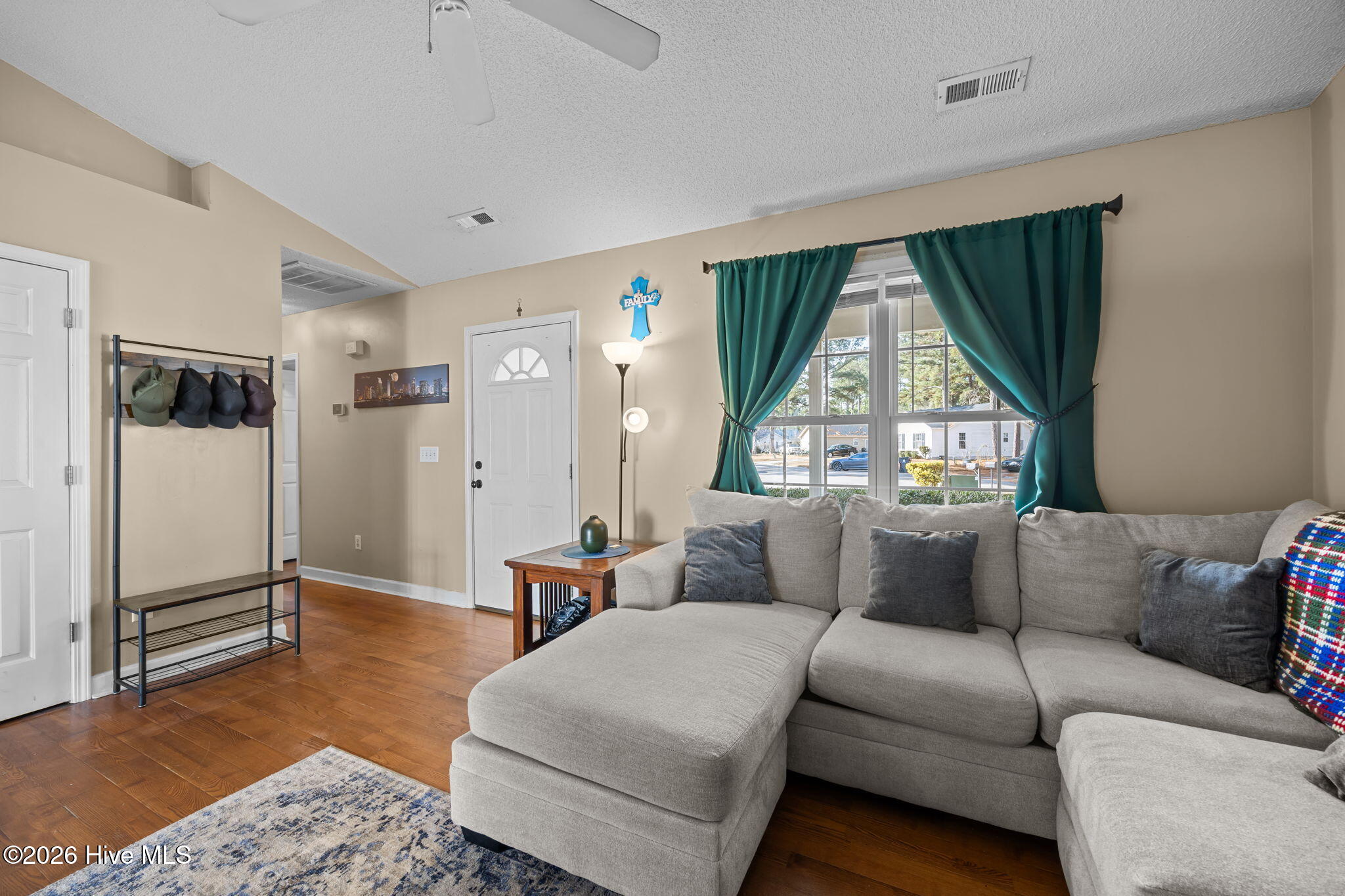 100550840 | Photo 10