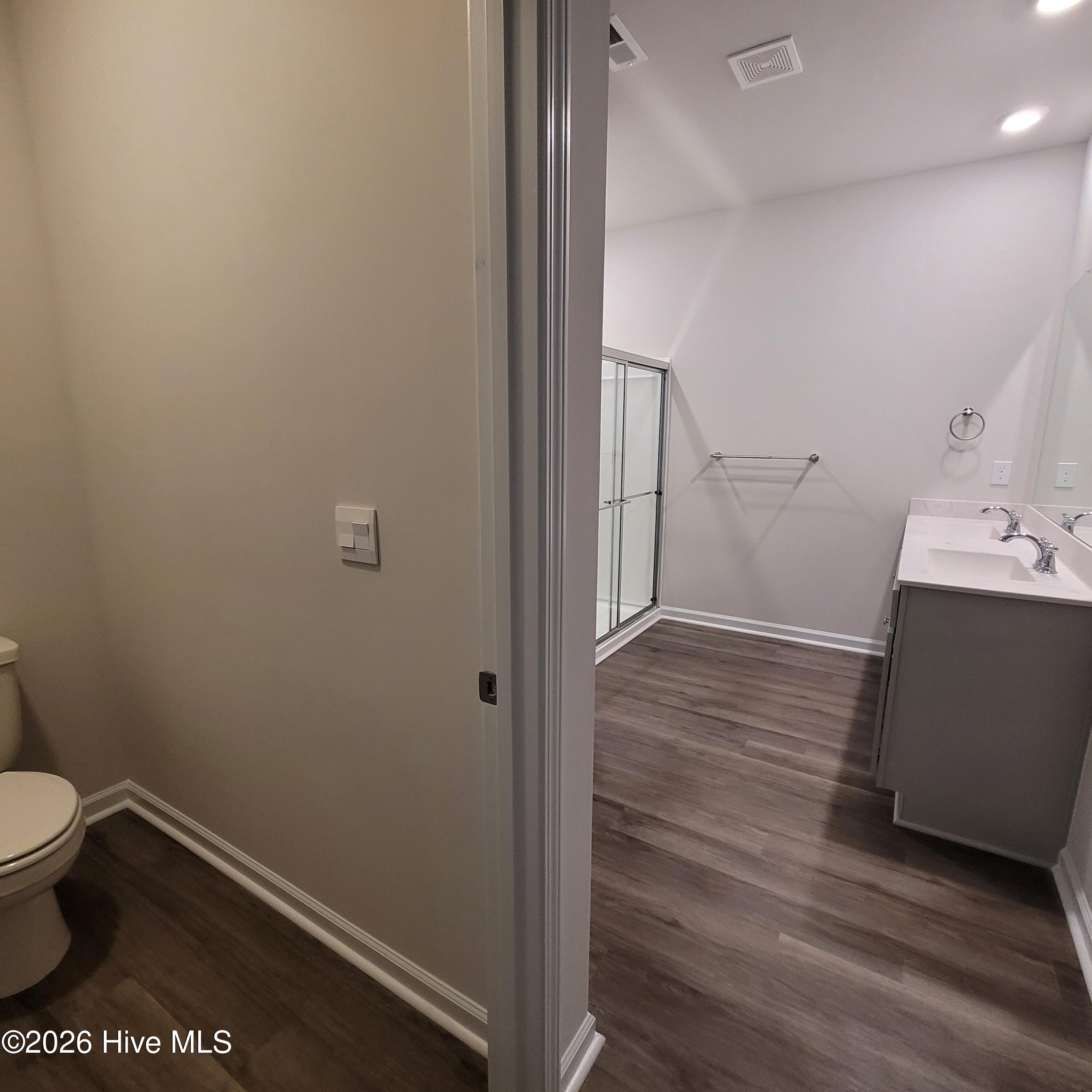 100553677 | Photo 26