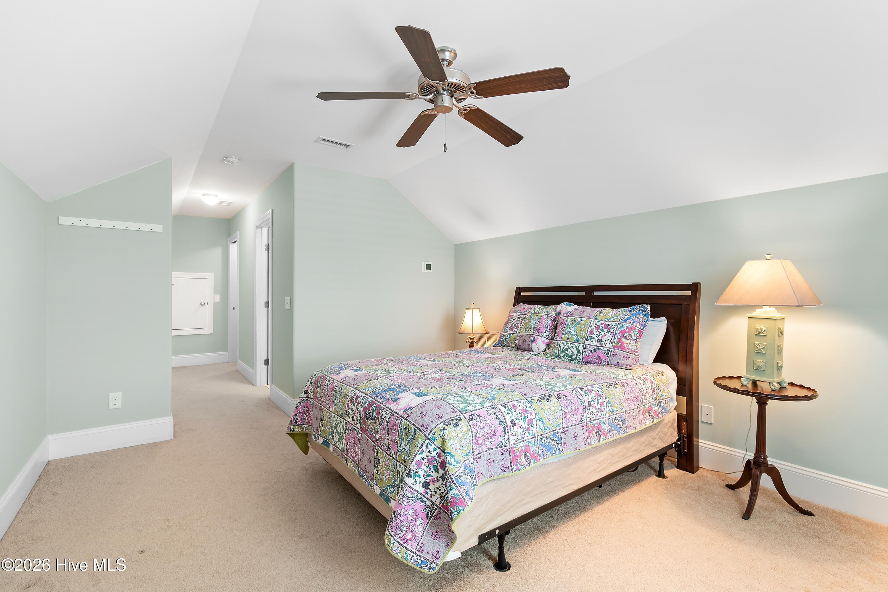 100554083 | Photo 38