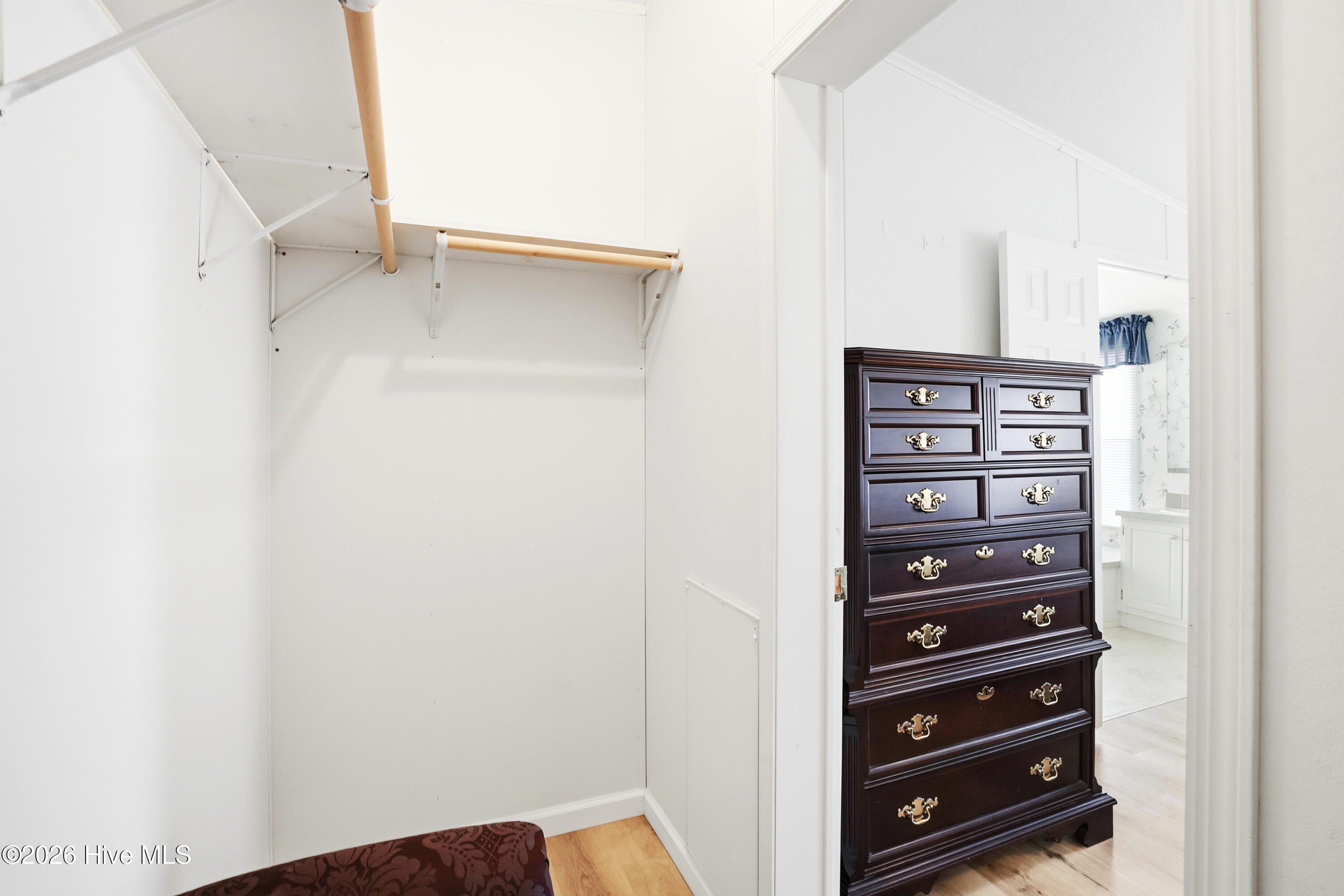 100565641 | Photo 29