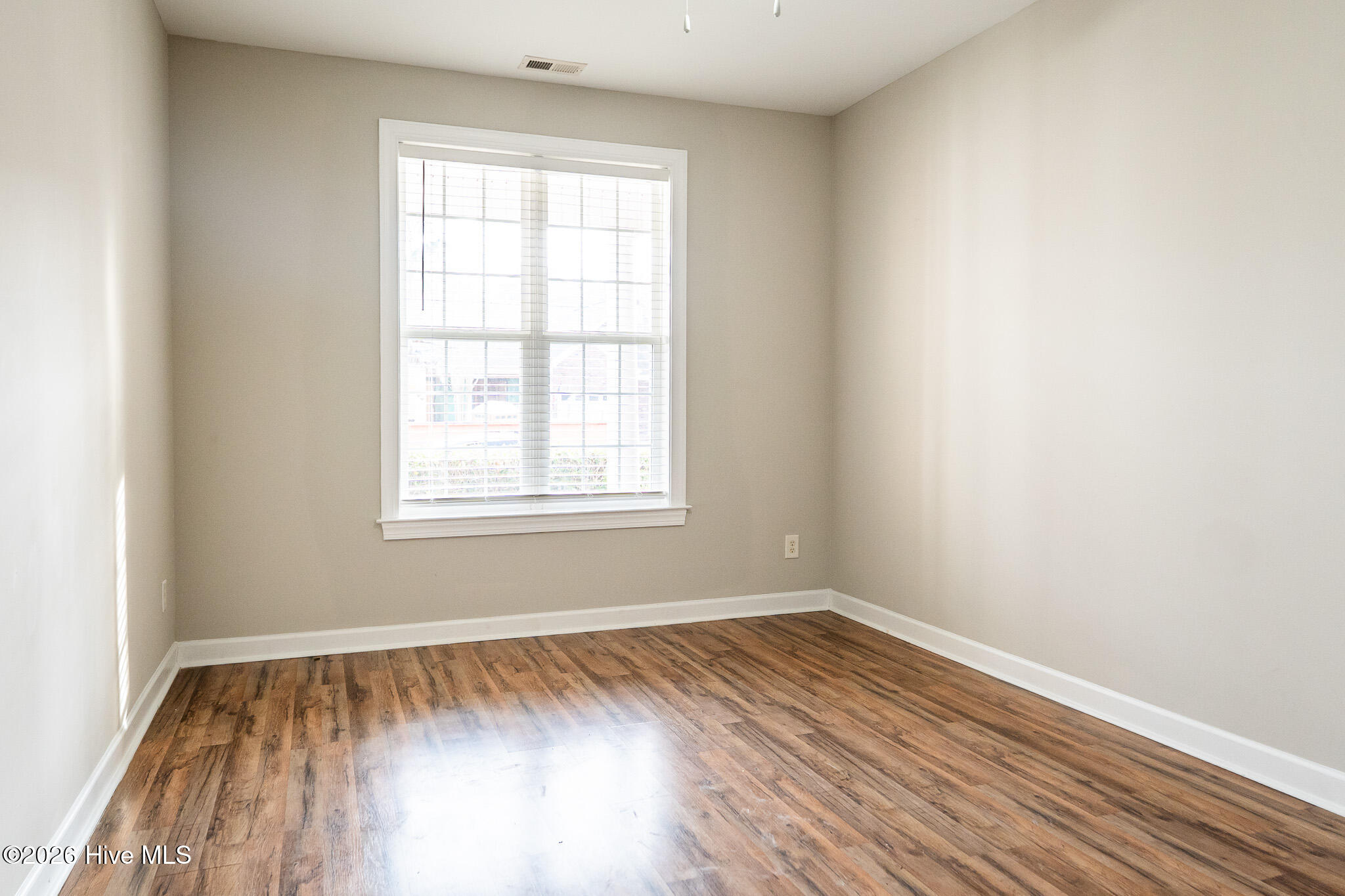 100548600 | Photo 13