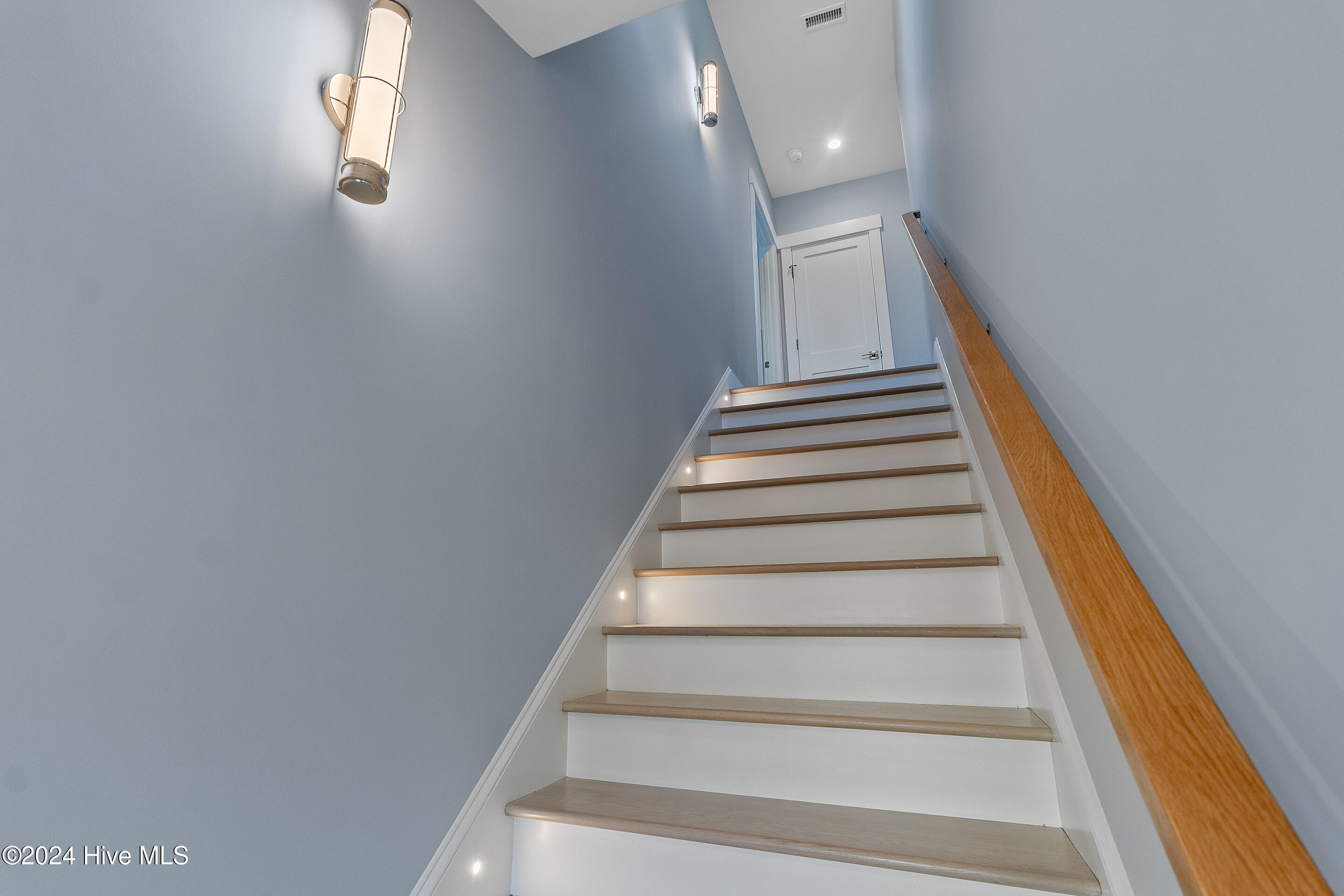 100451918 | Photo 28