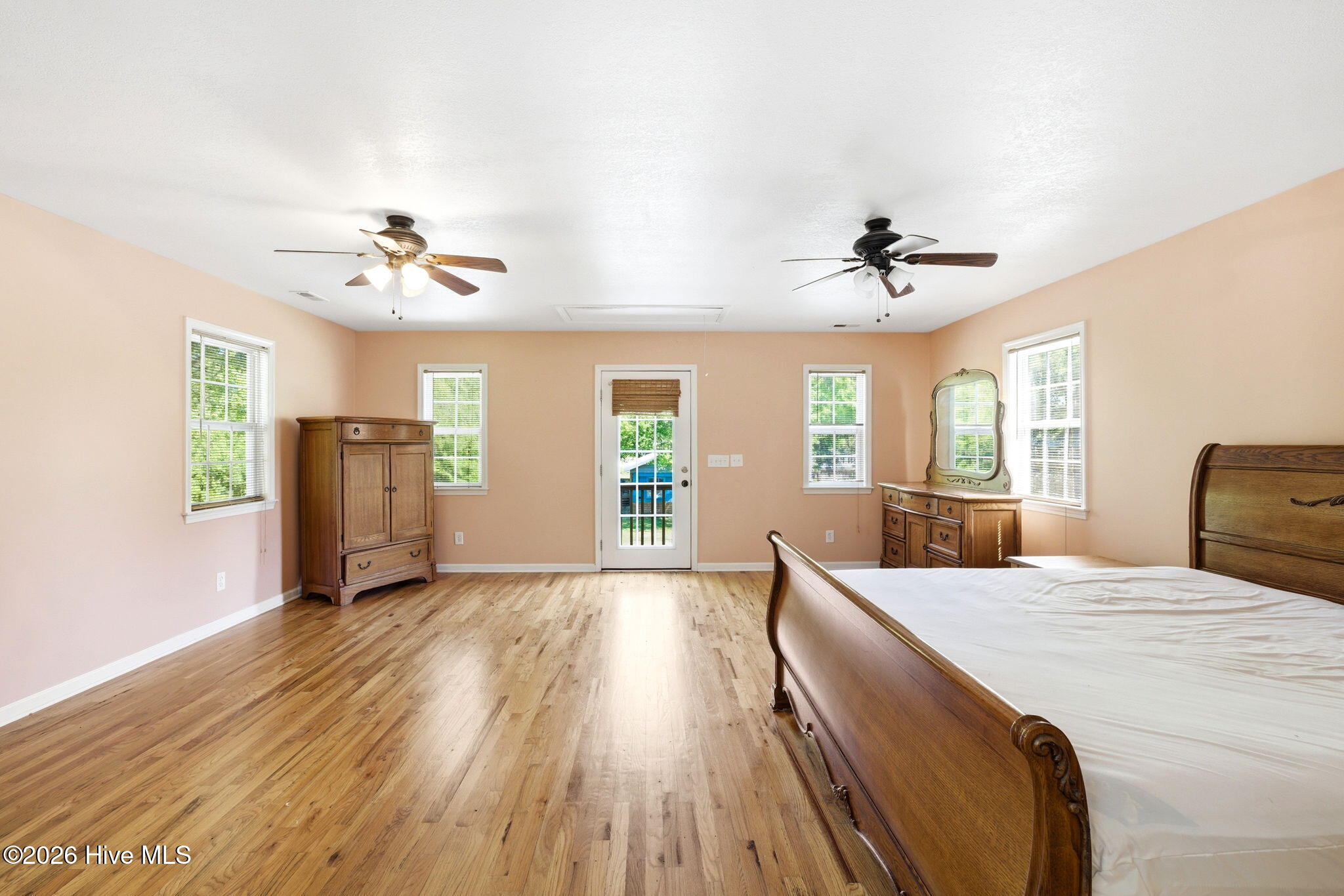 100568157 | Photo 54