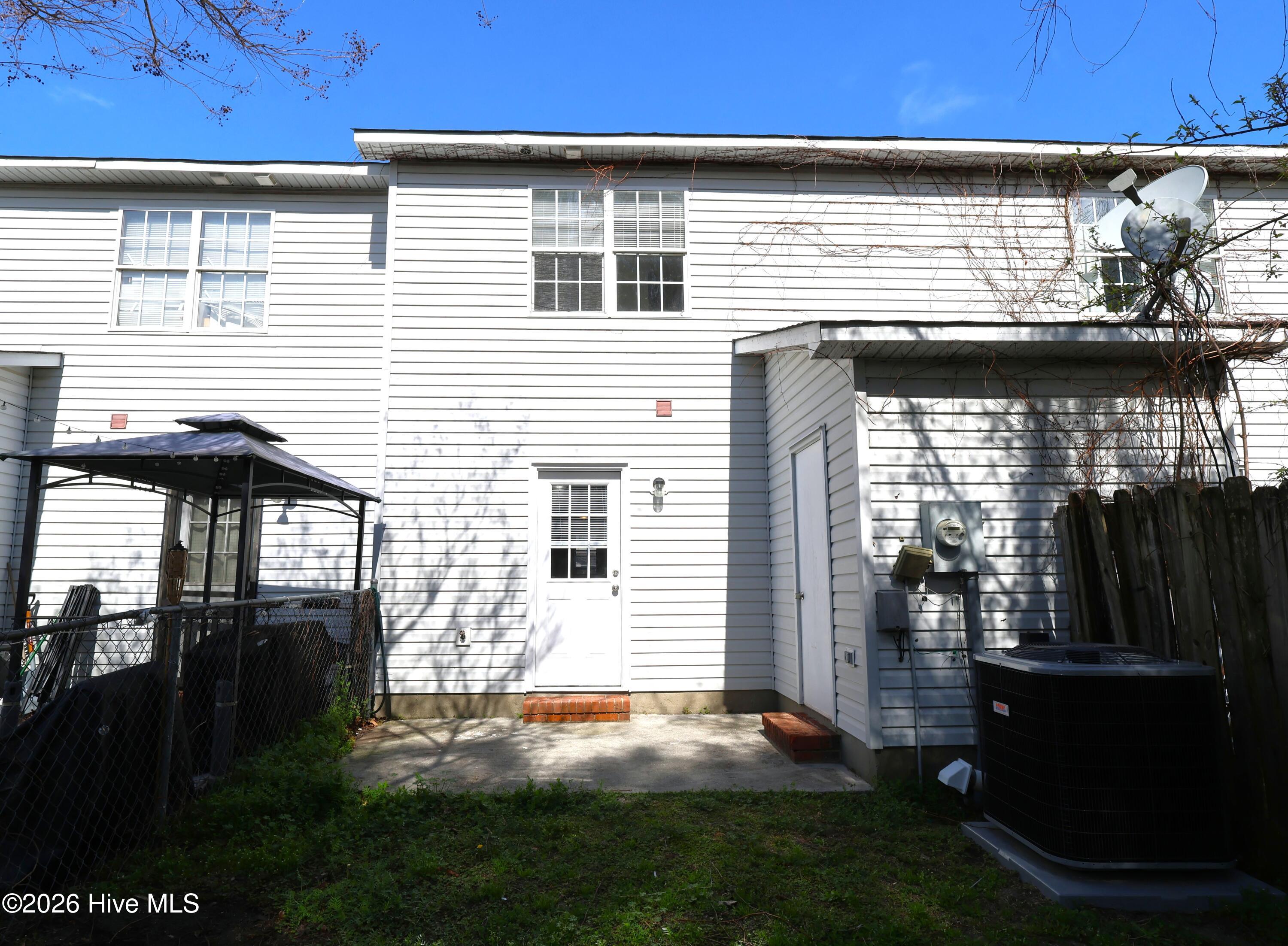 100559082 | Photo 15