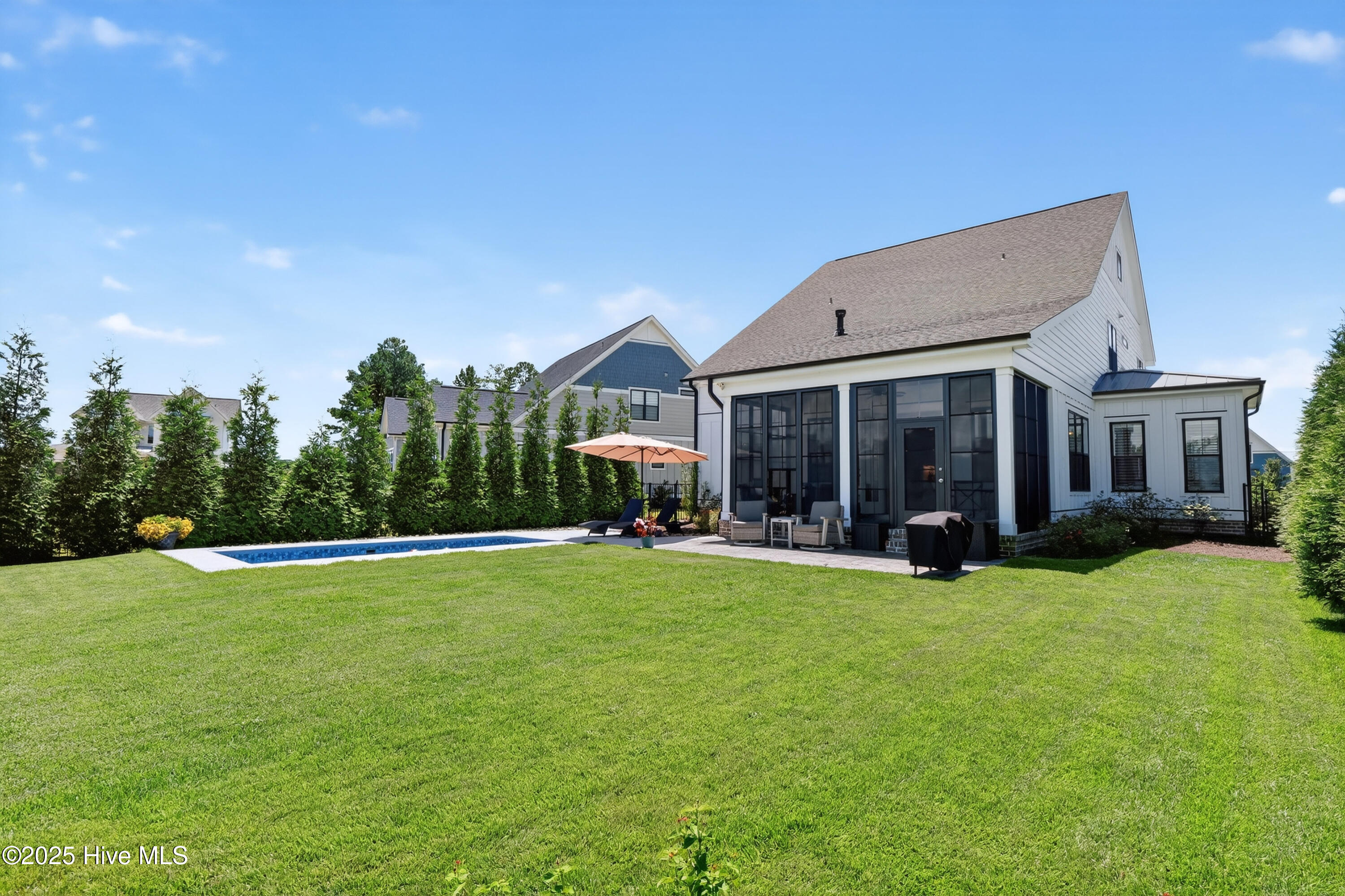 100523935 | Photo 55