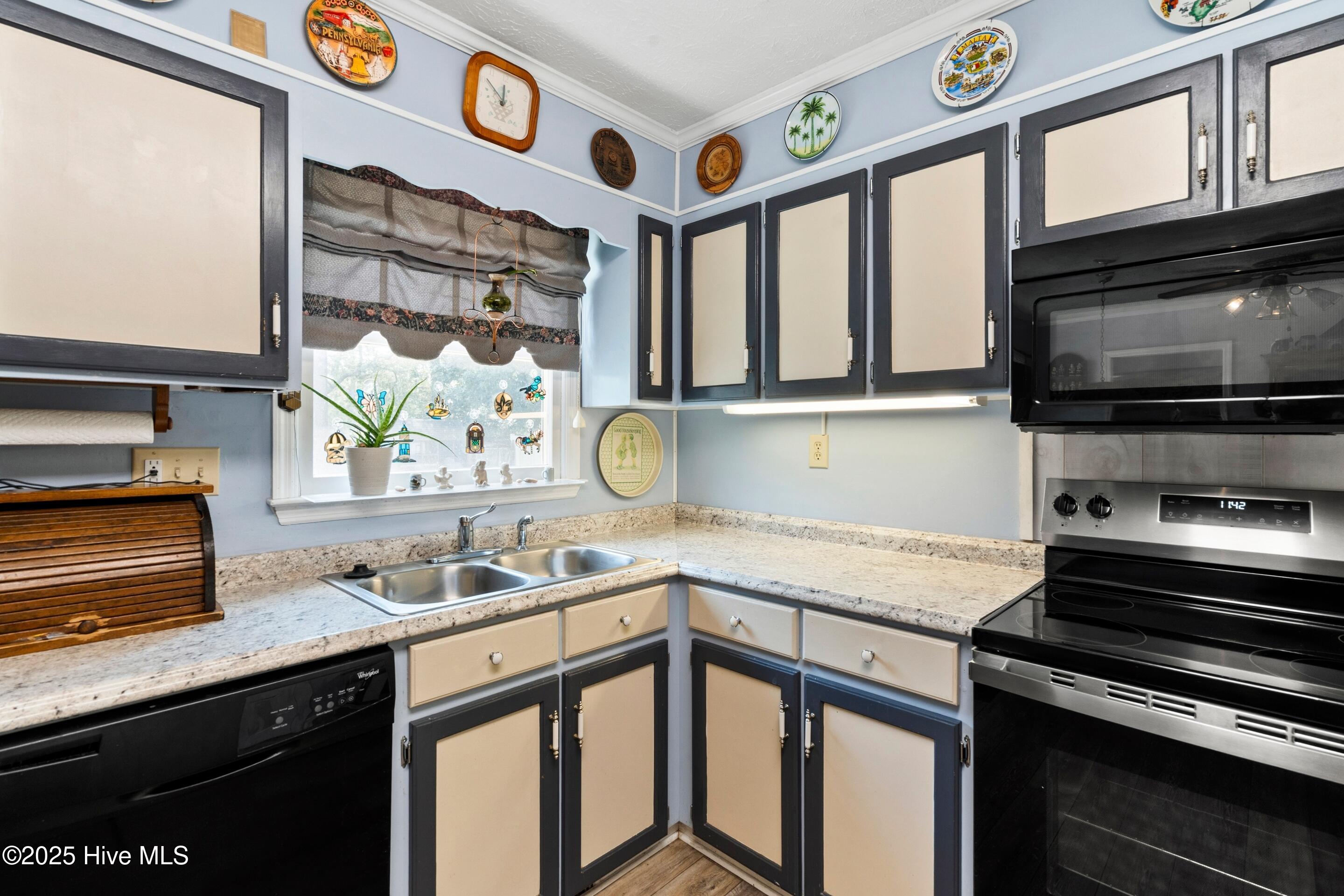 100560876 | Photo 14