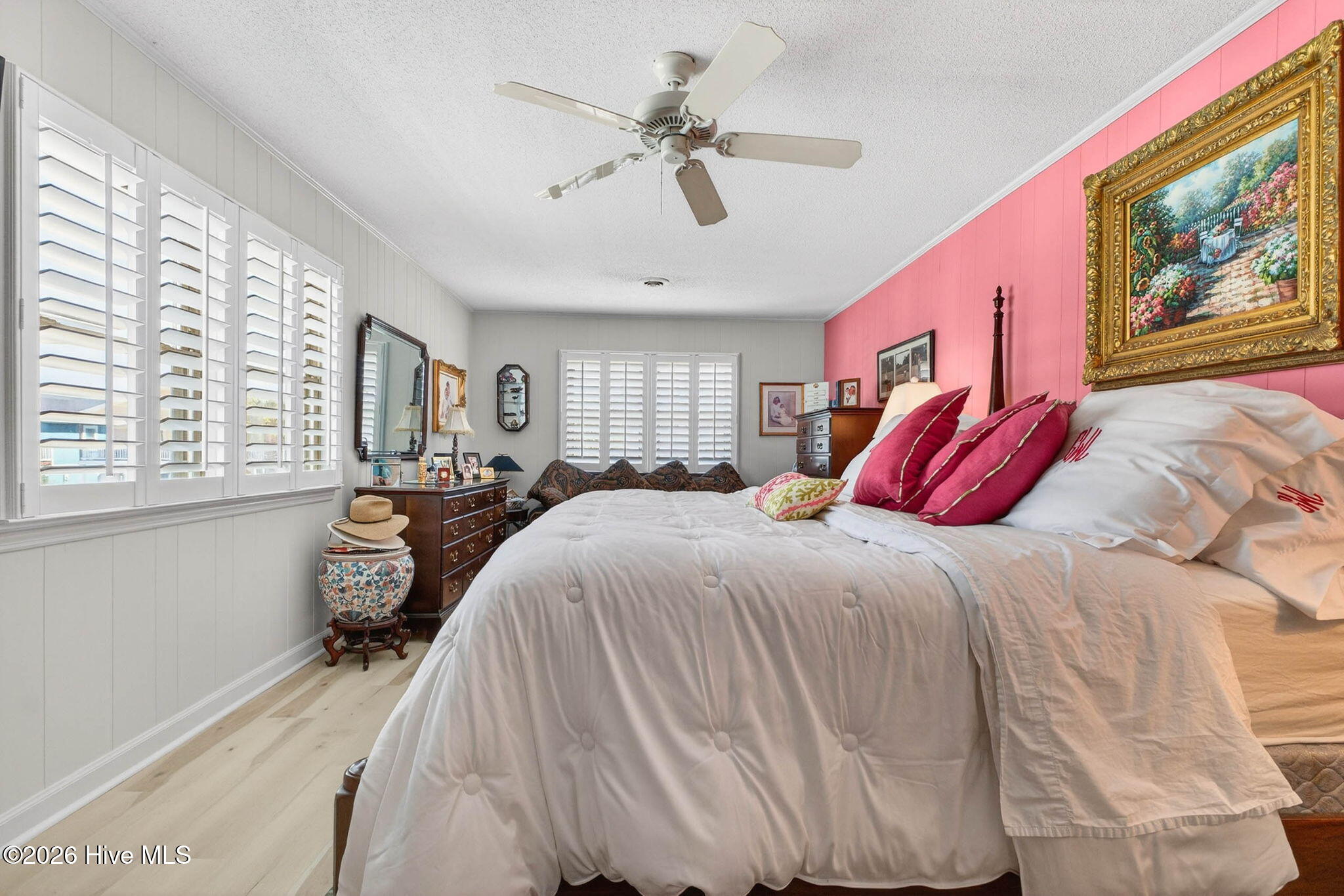 100560739 | Photo 49