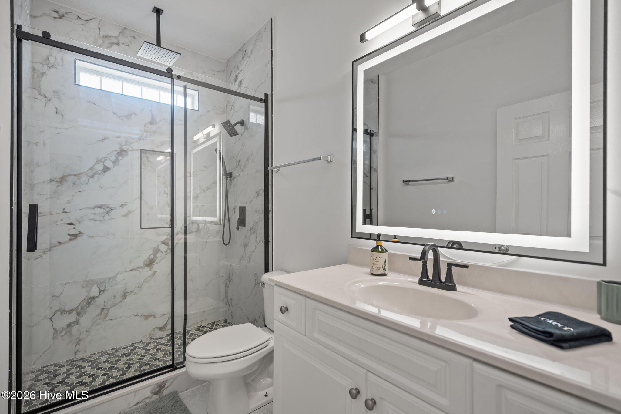 100569806 | Photo 23