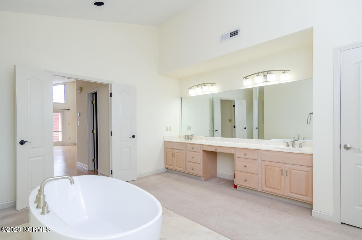 100568383 | Photo 24