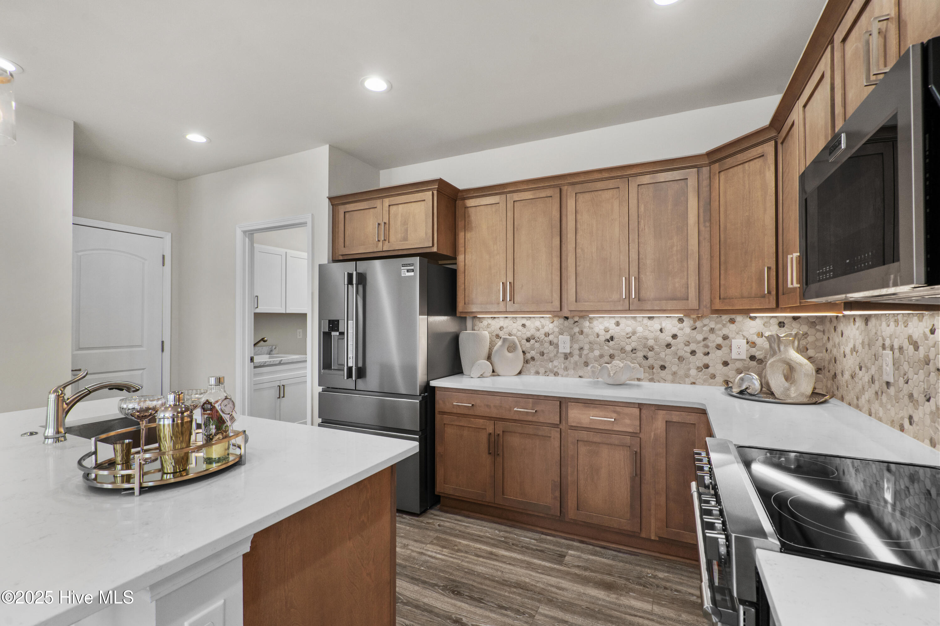 100549256 | Photo 16