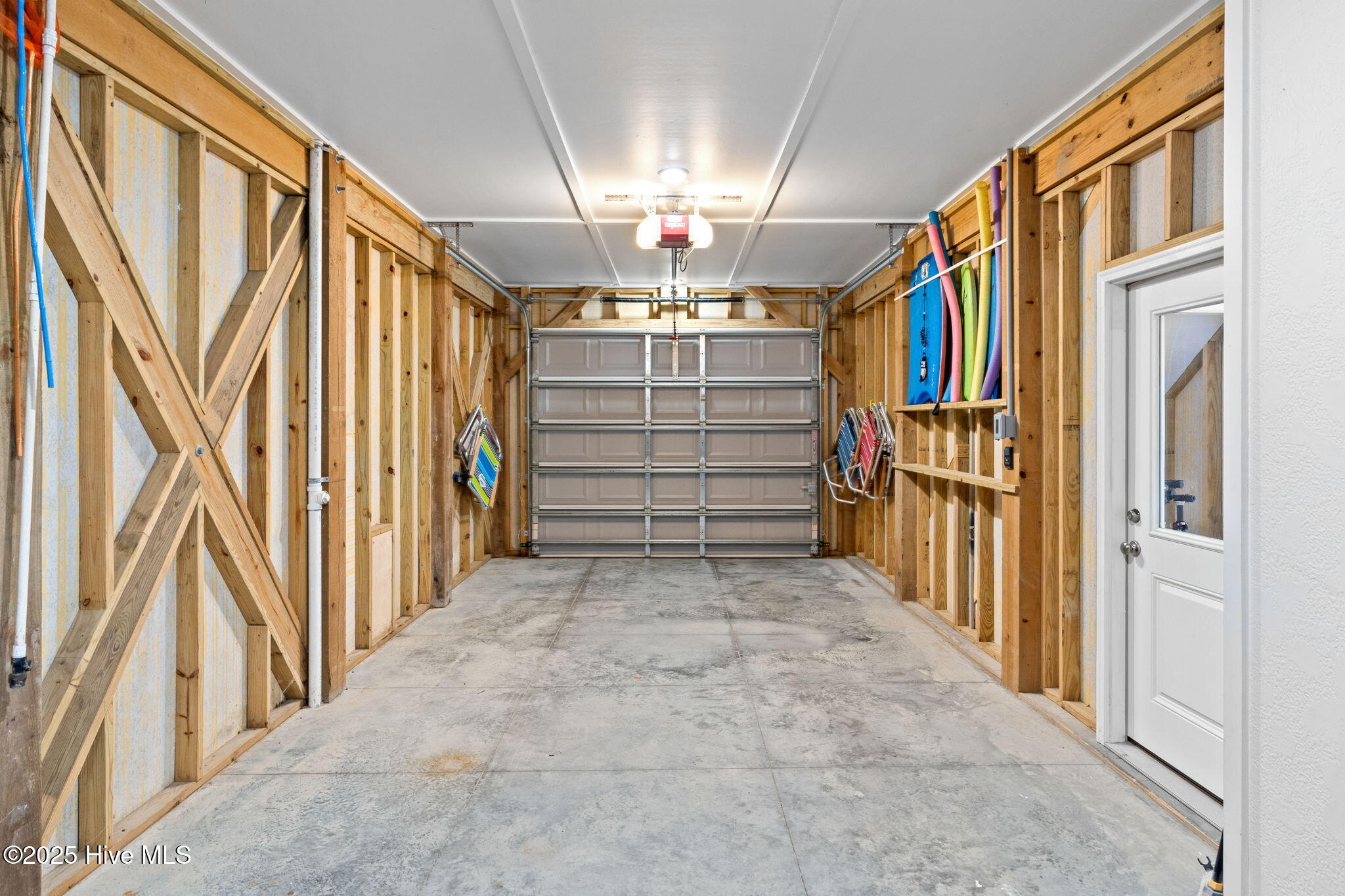 100495043 | Photo 48