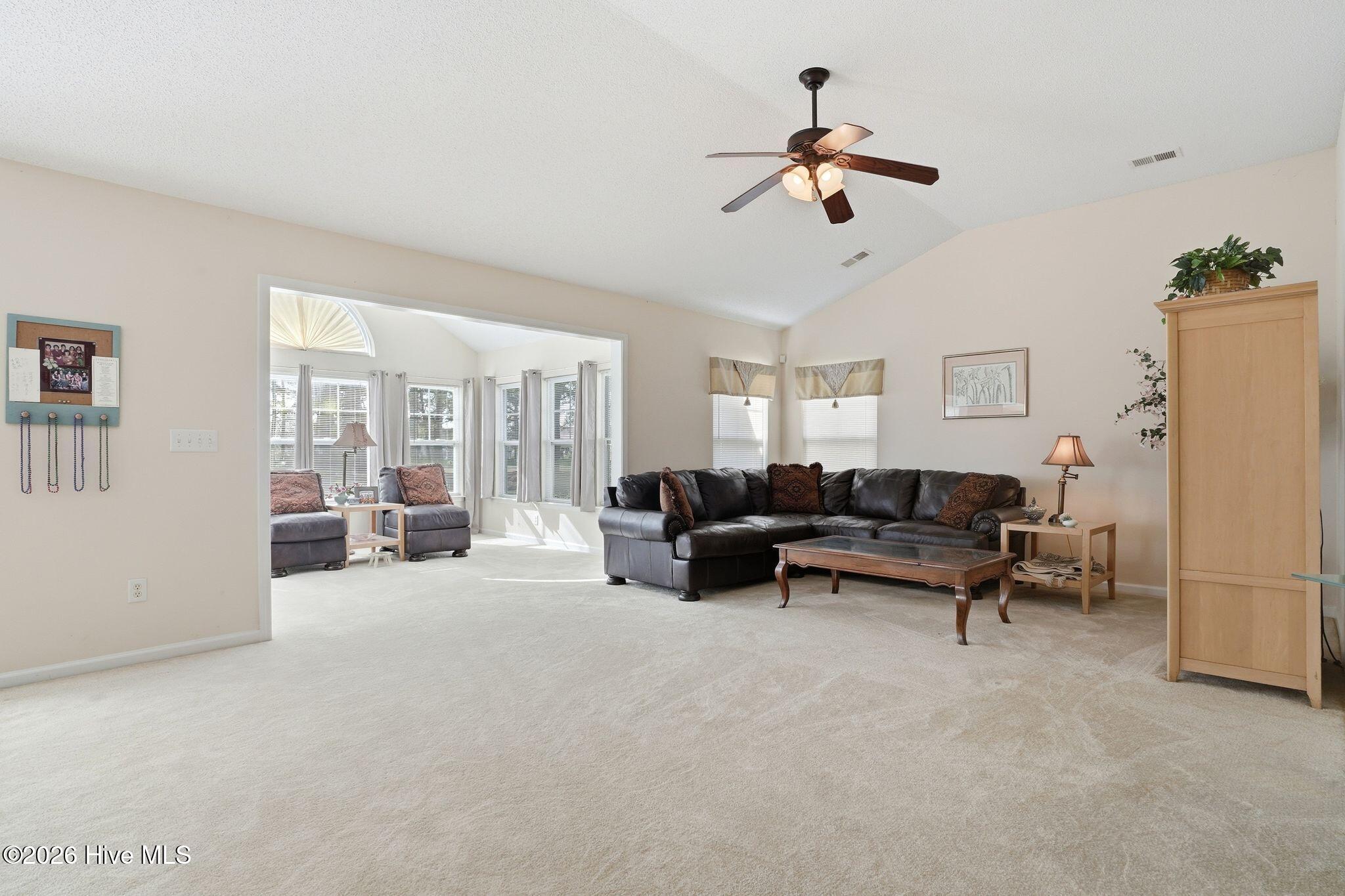 100560639 | Photo 17