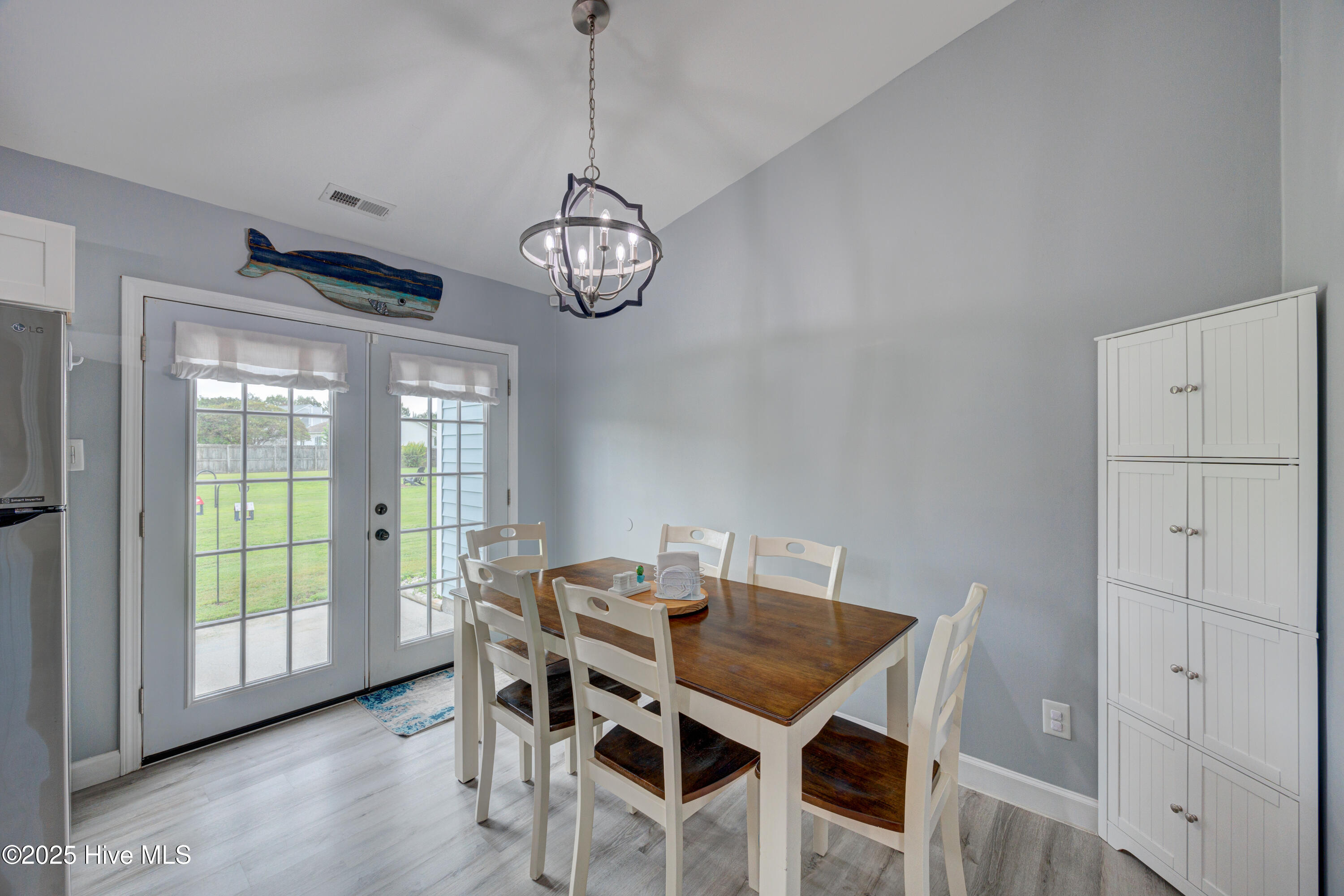 100561437 | Photo 19