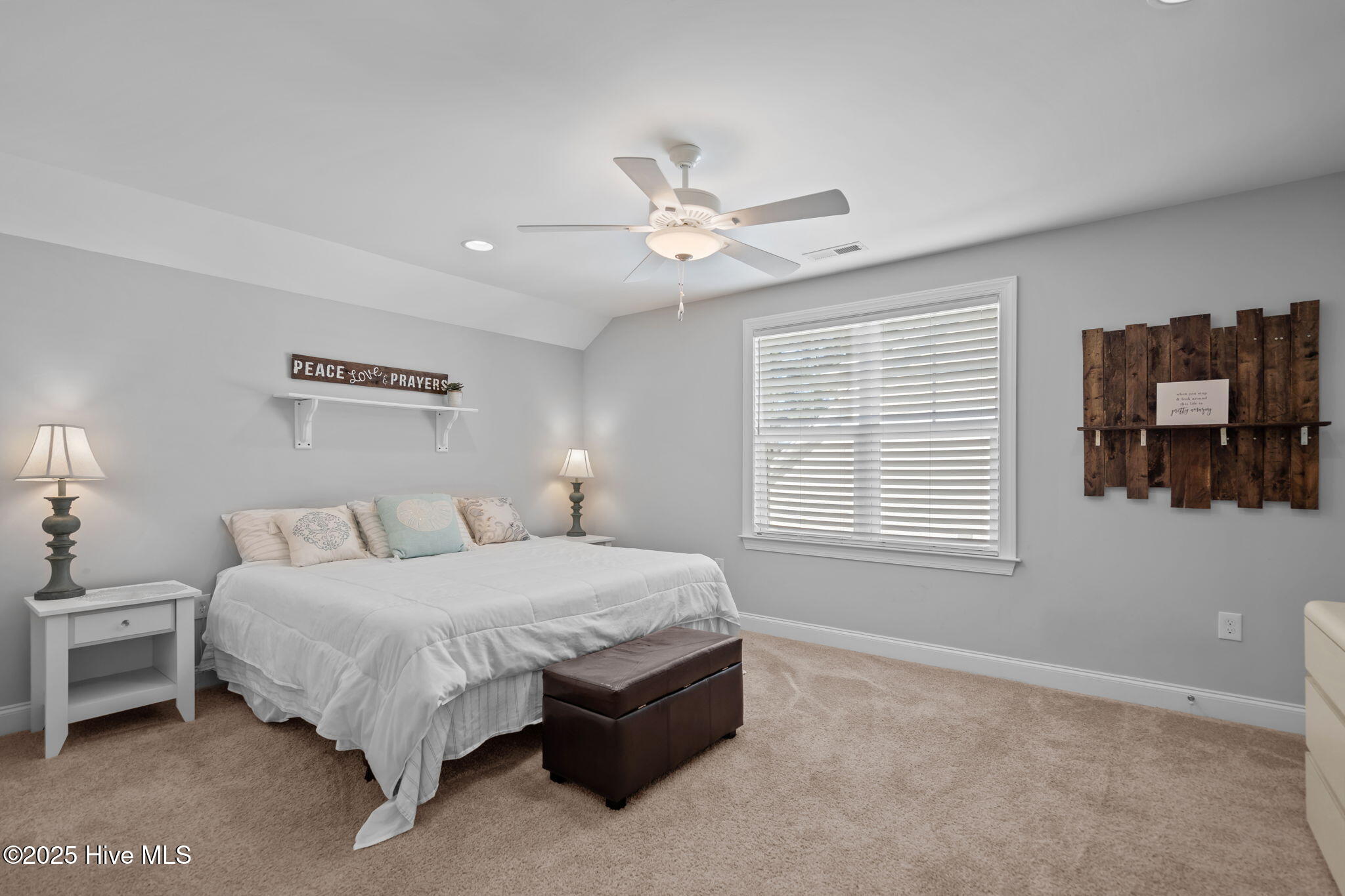 100532627 | Photo 35