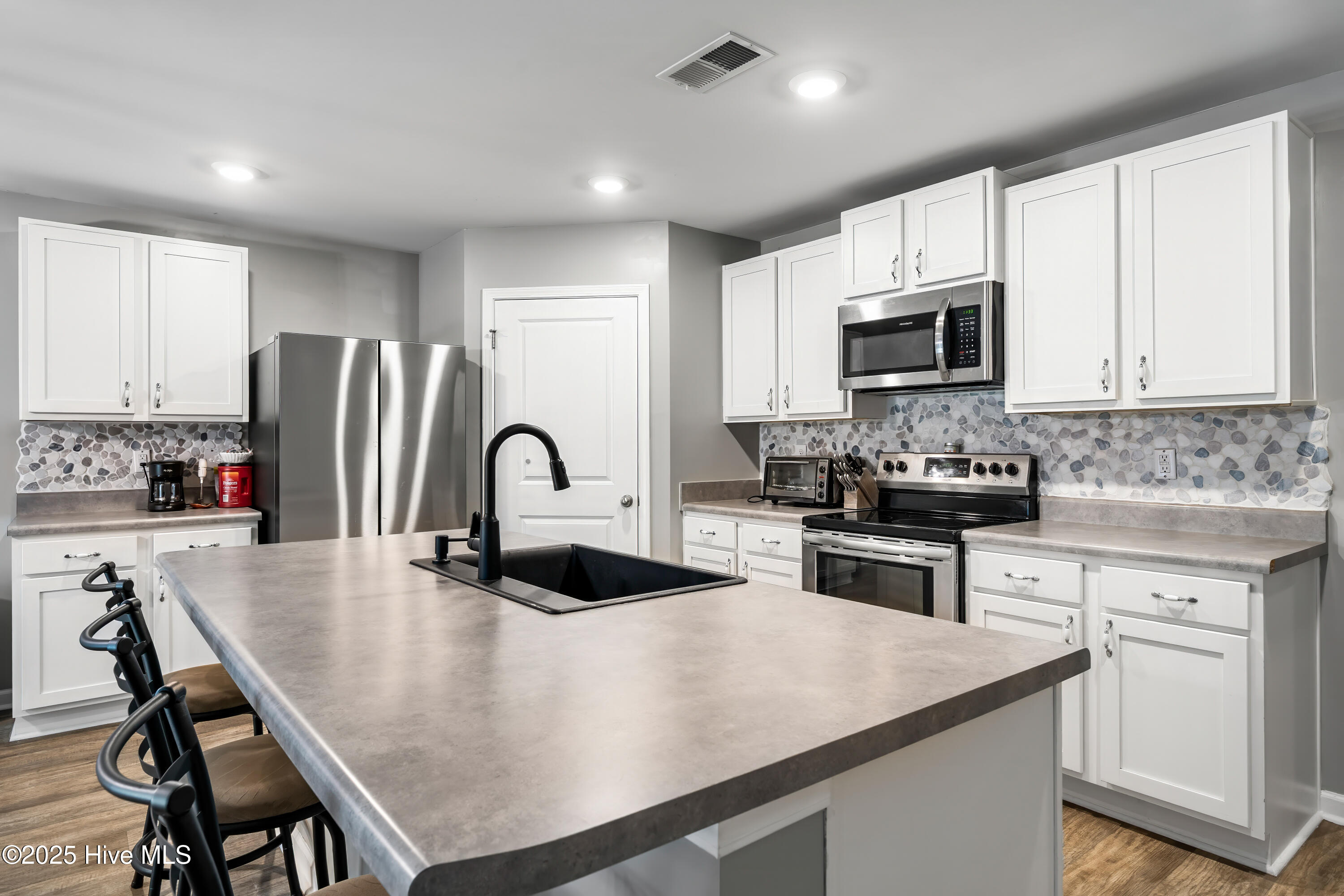 100538063 | Photo 24