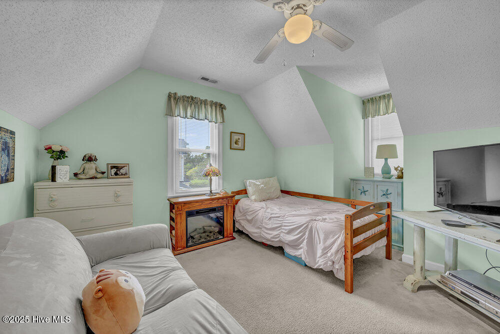 100537017 | Photo 24