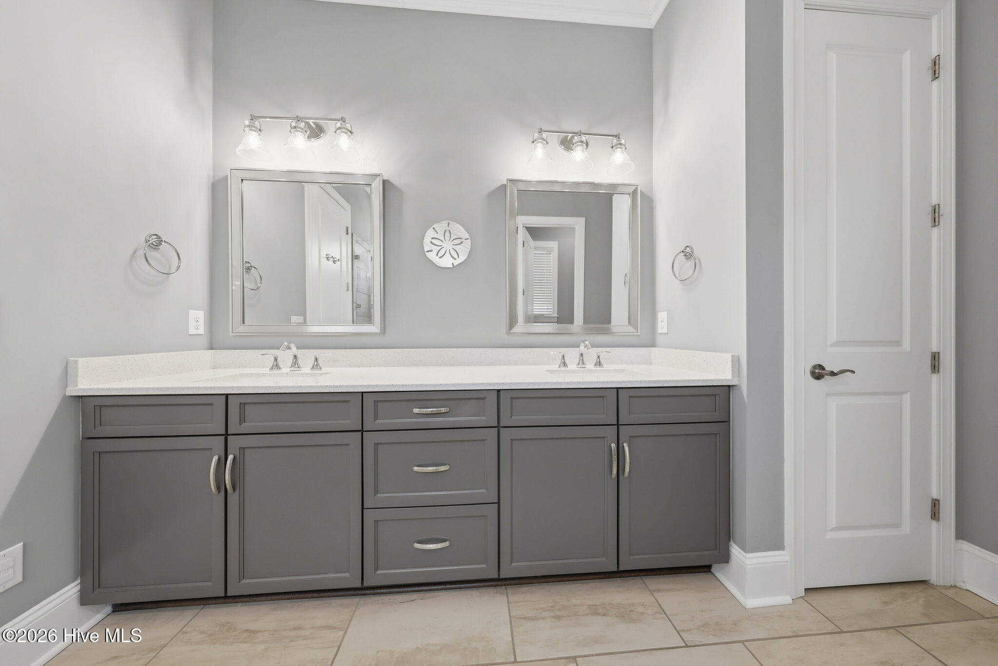 100569190 | Photo 32