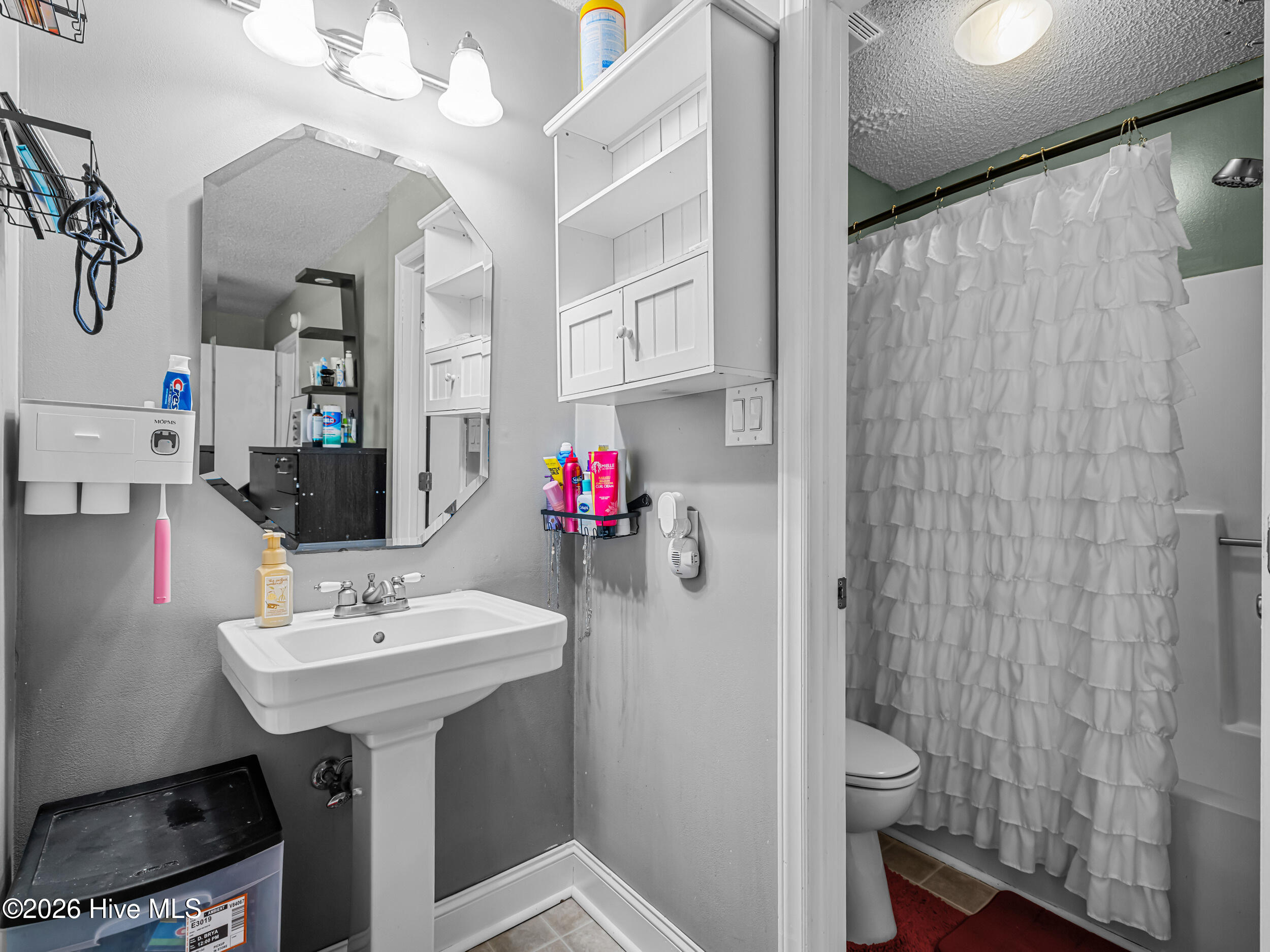 100561480 | Photo 25