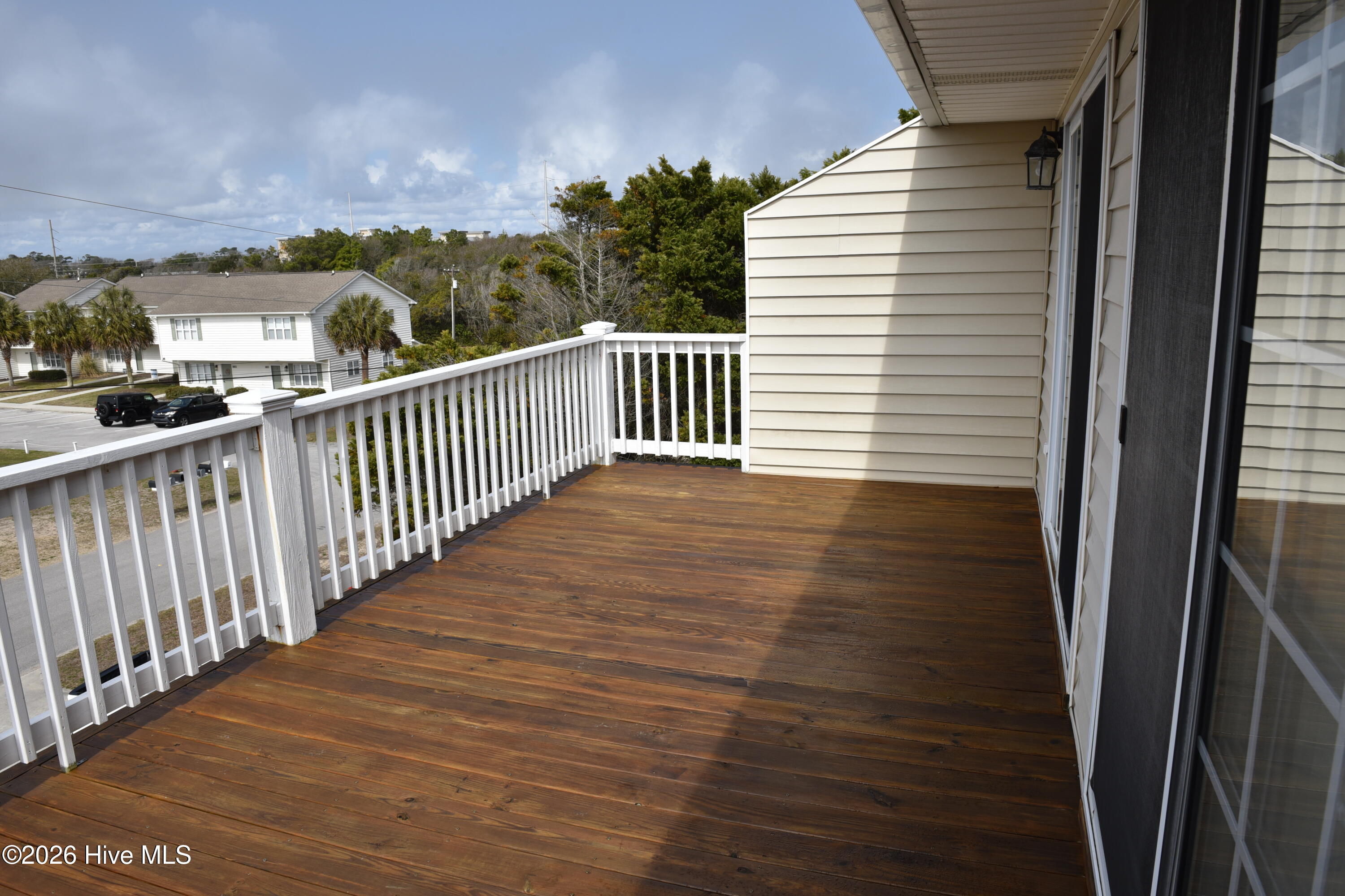 100559366 | Photo 40