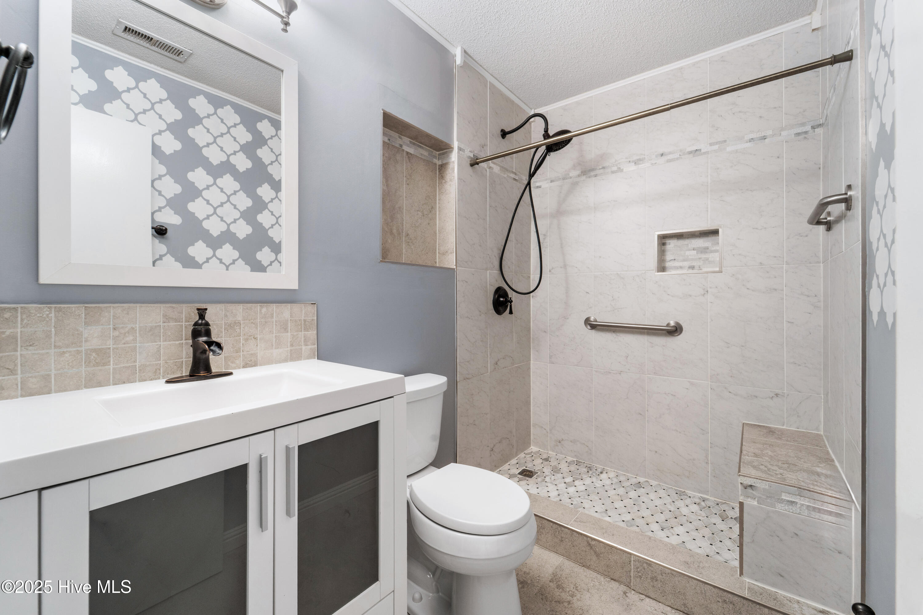 100538355 | Photo 11