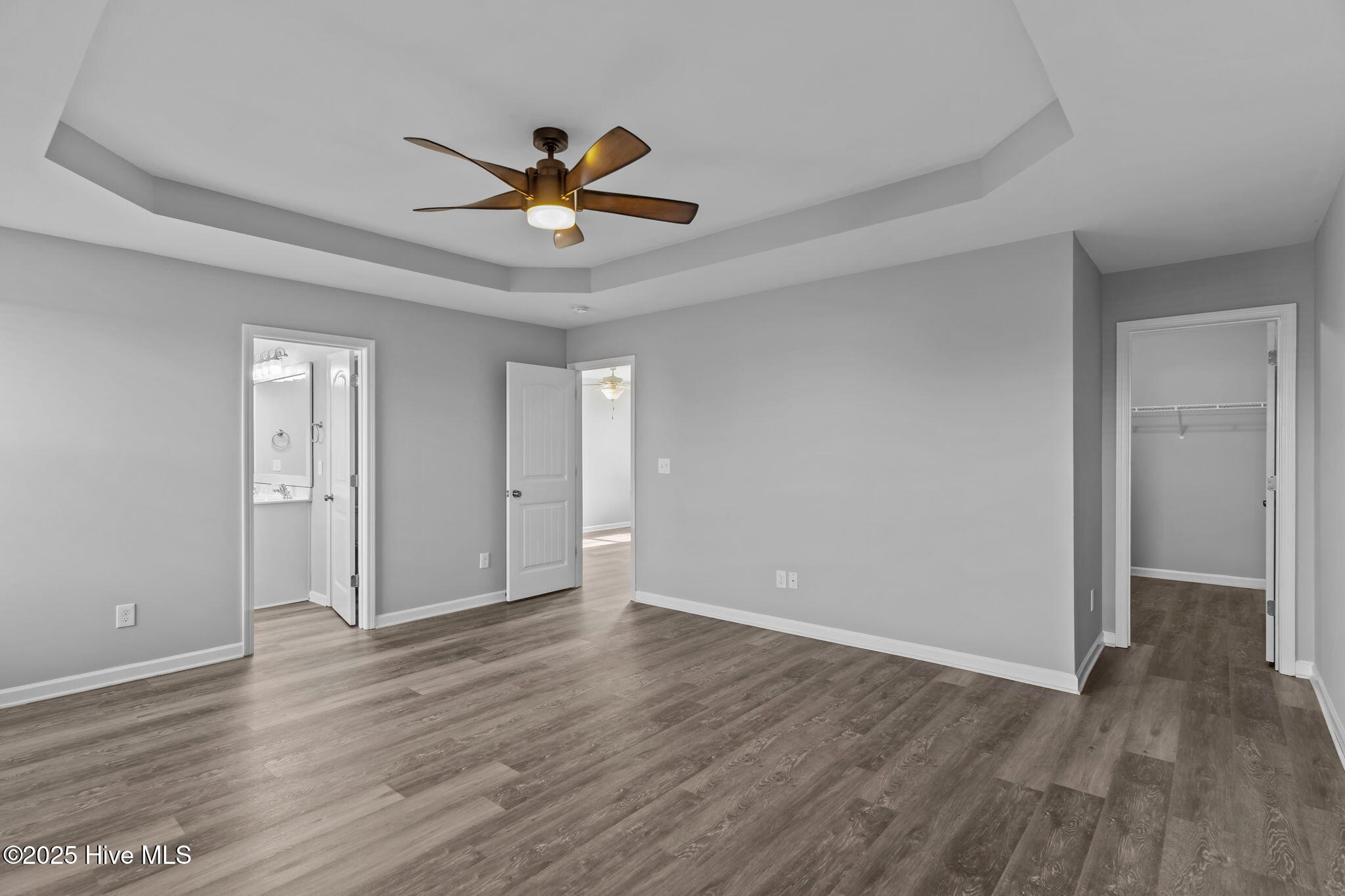 100536530 | Photo 23