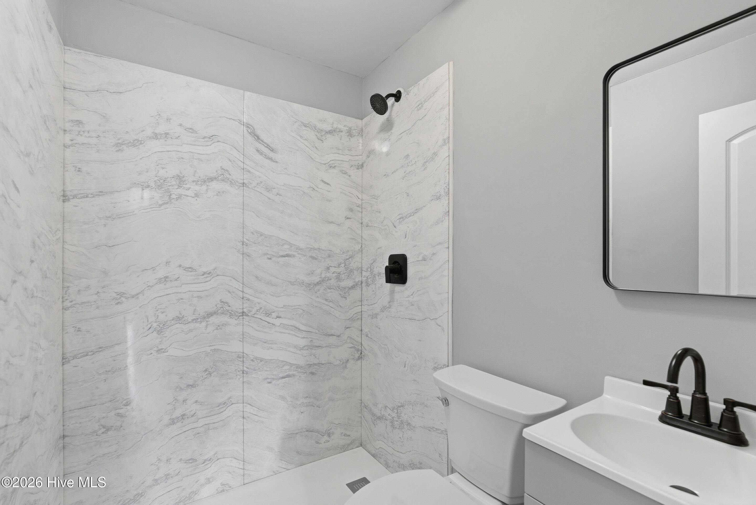 100568677 | Photo 15