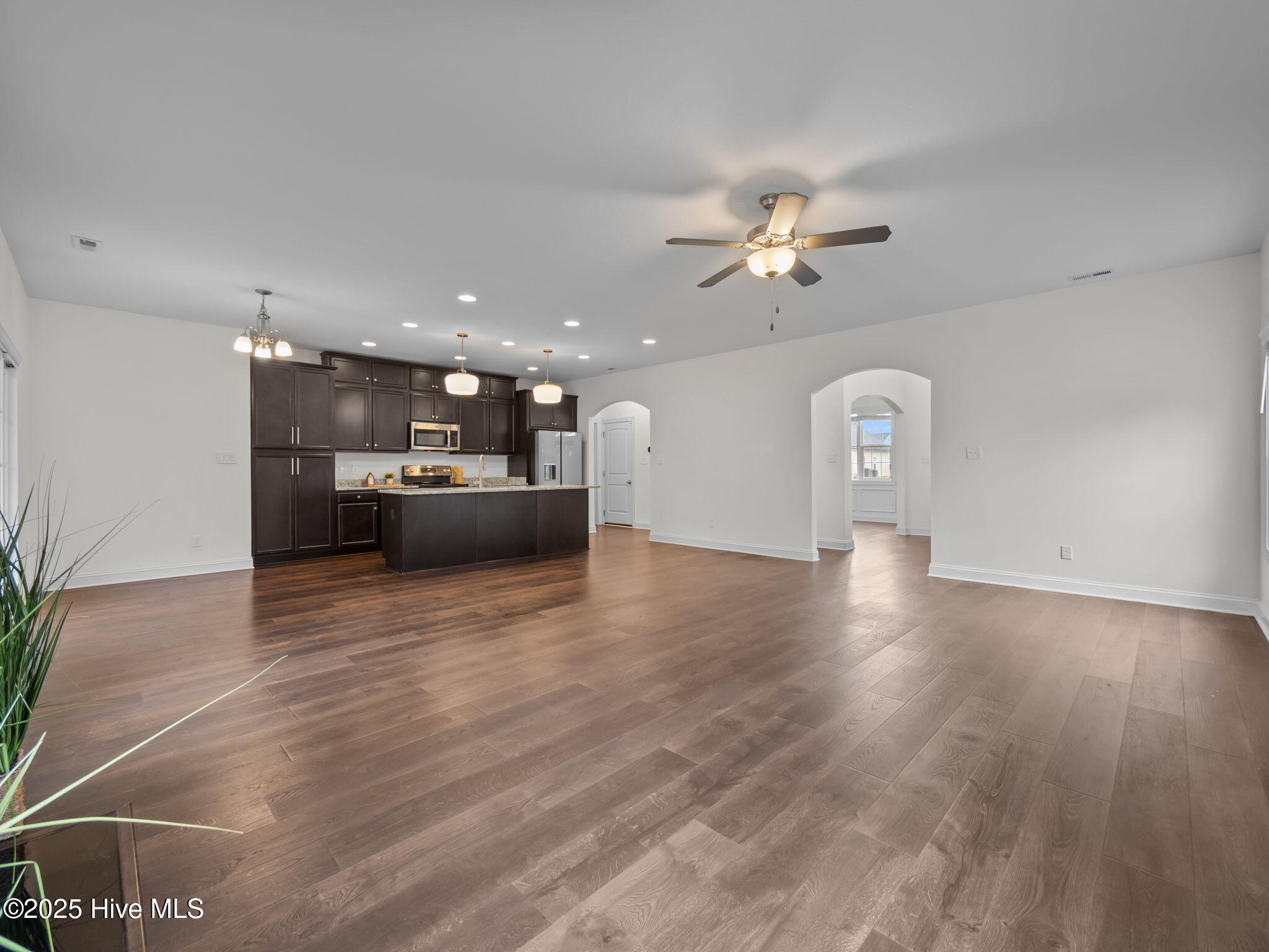 100536873 | Photo 13