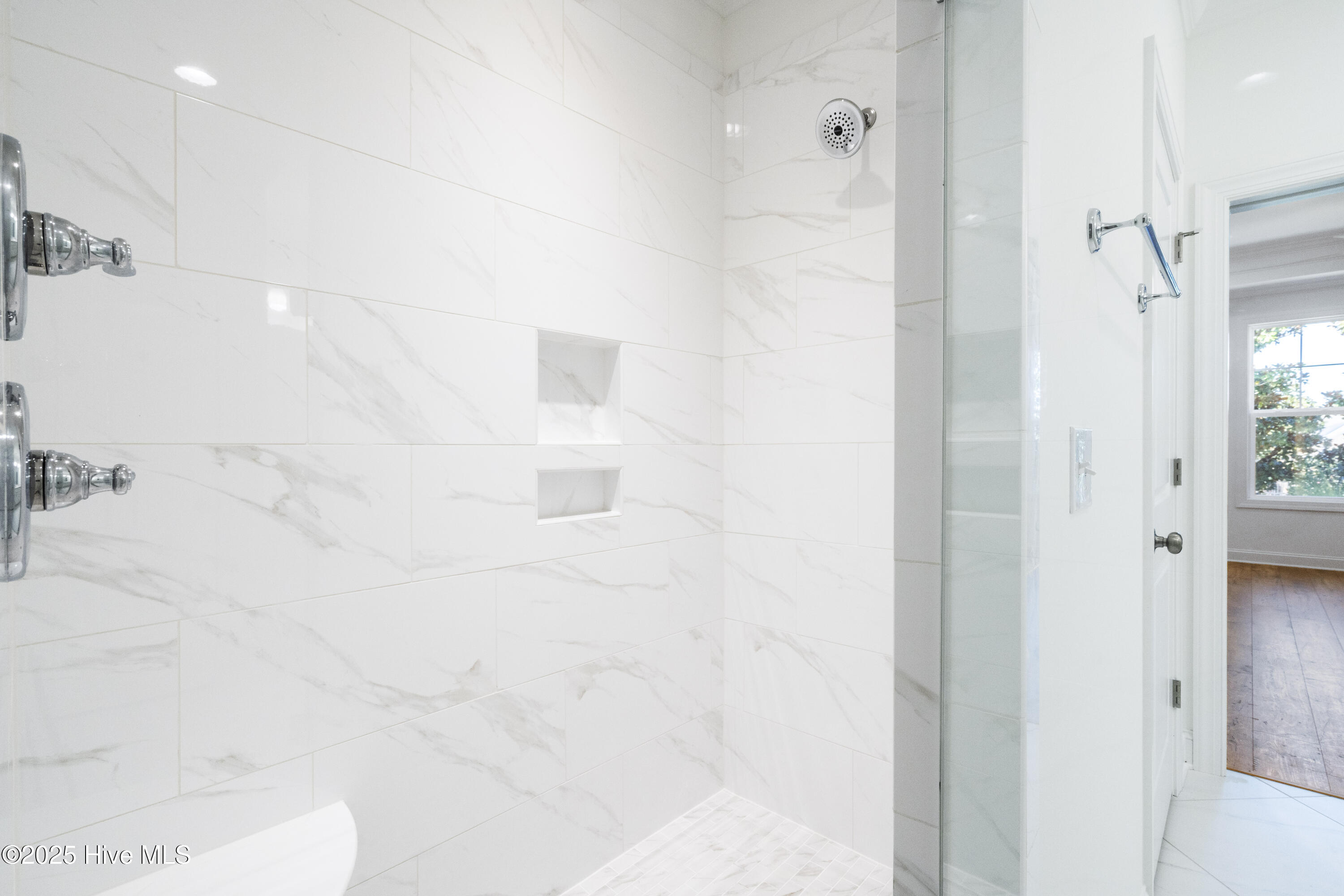 100522152 | Photo 24