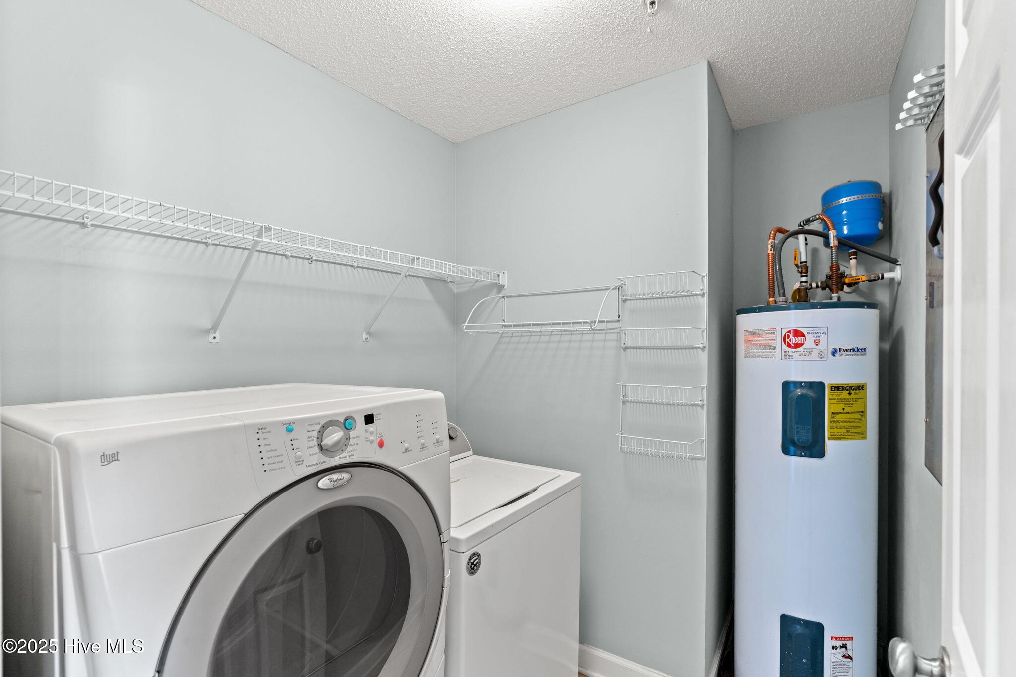 100542307 | Photo 46