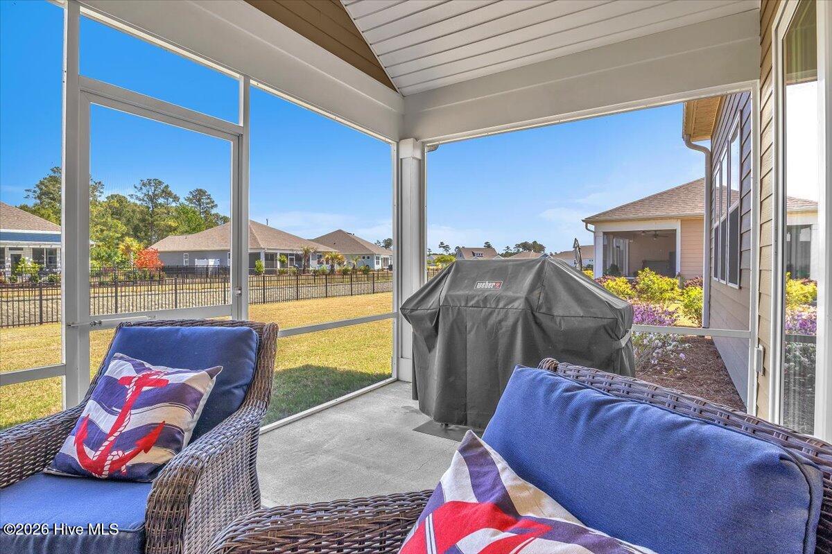 100569276 | Photo 36