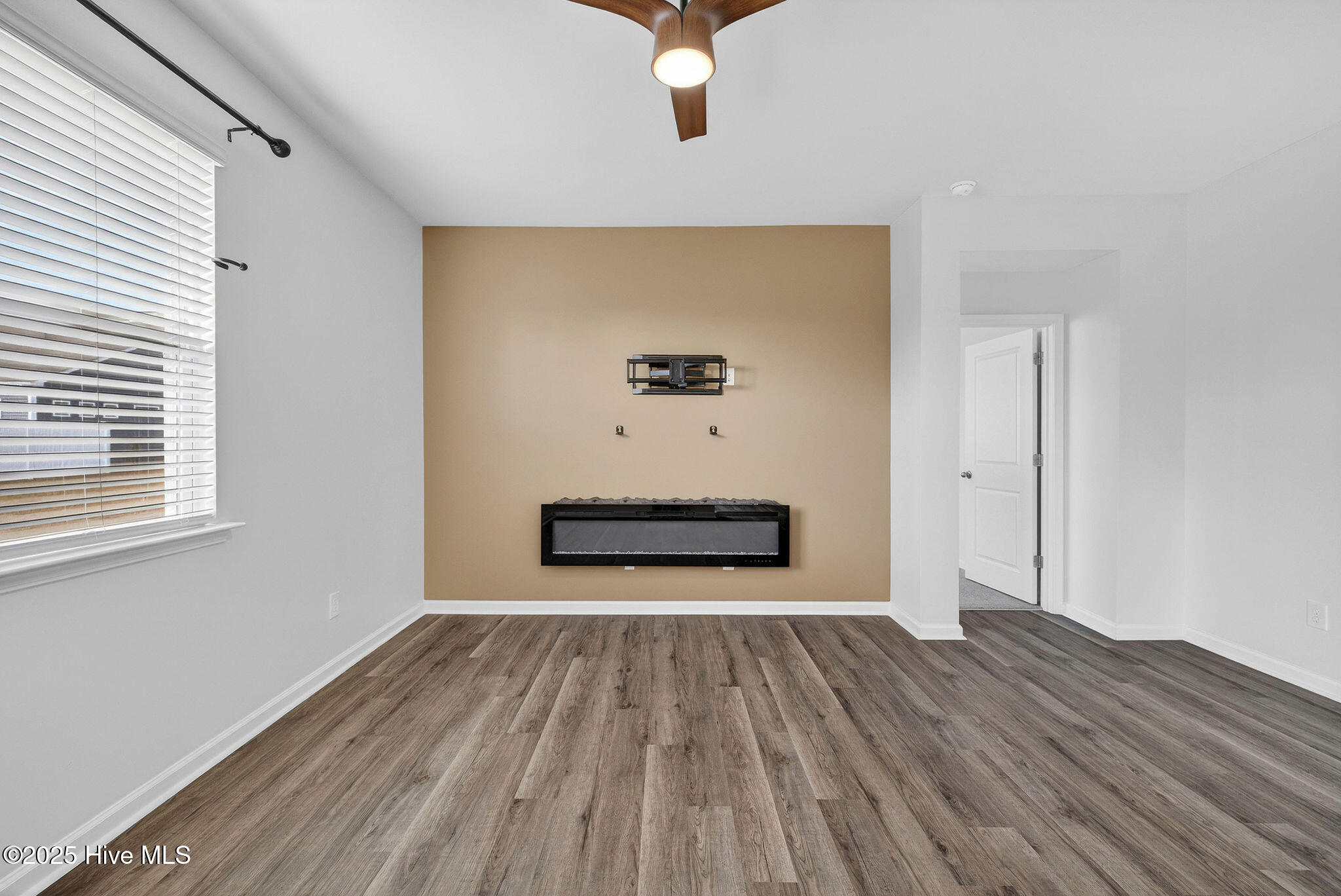 100535108 | Photo 14