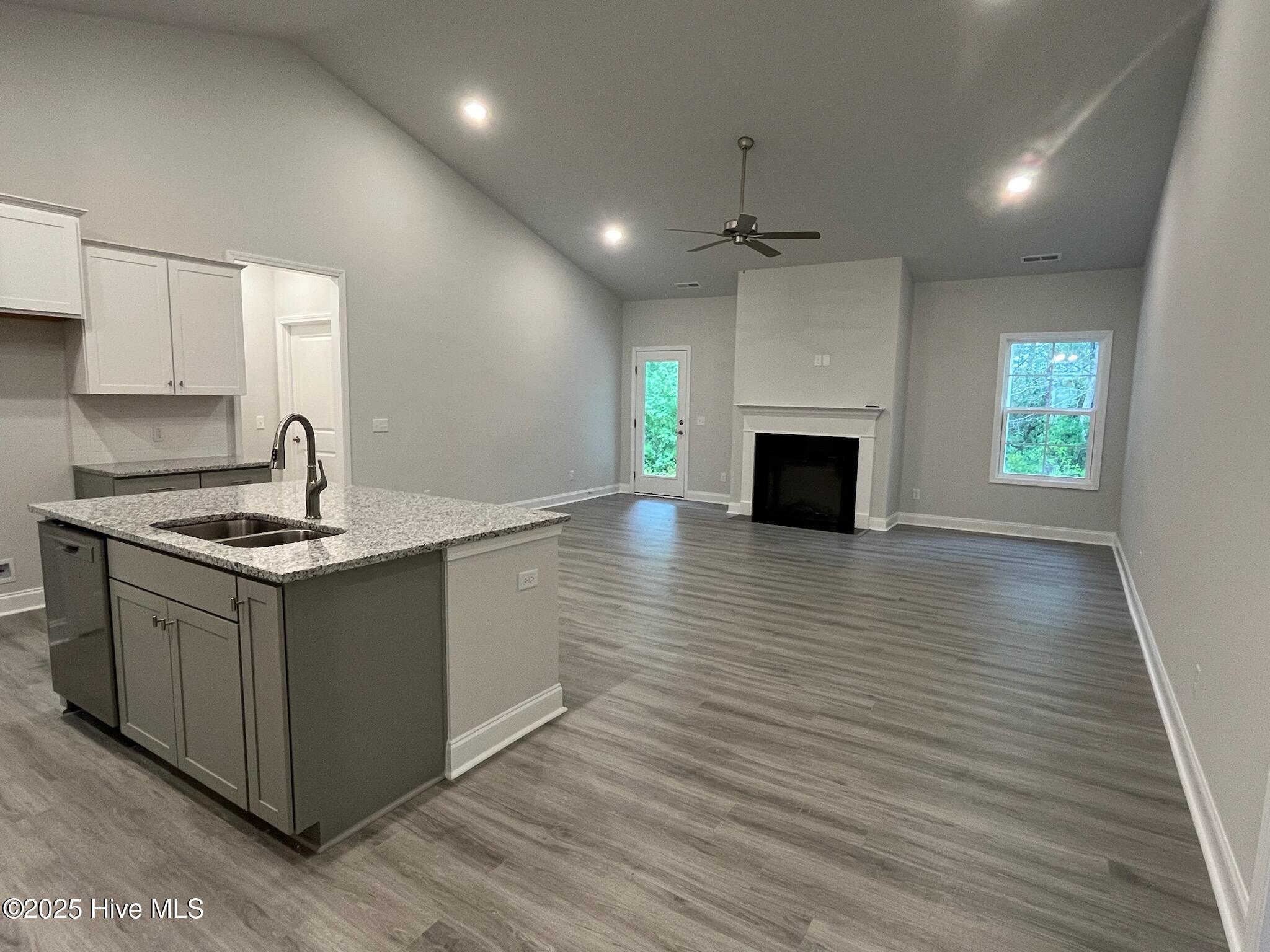 100428148 | Photo 16